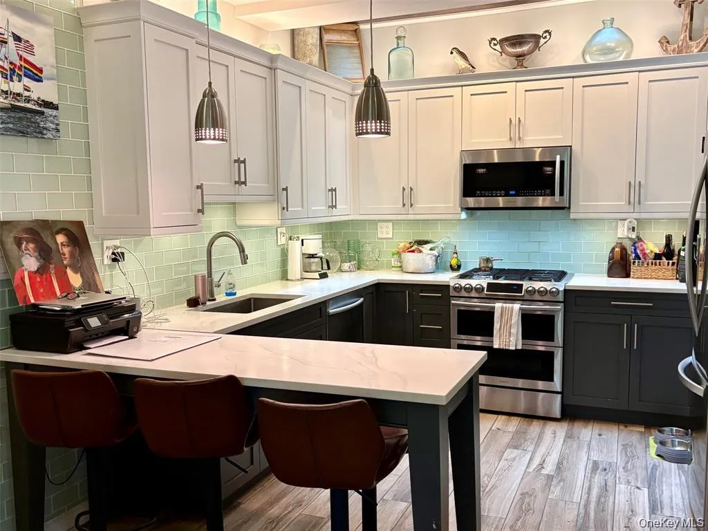 20 High Street, North Hempstead, NY, 1 Bedroom Bedrooms, 3 Rooms Rooms,1 BathroomBathrooms,Residential Lease,For Rent,High,0,1036768 20 High Street, North Hempstead, NY, 1 Bedroom Bedrooms, 3 Rooms Rooms,1 BathroomBathrooms,Residential Lease,For Rent,High,0,1036768