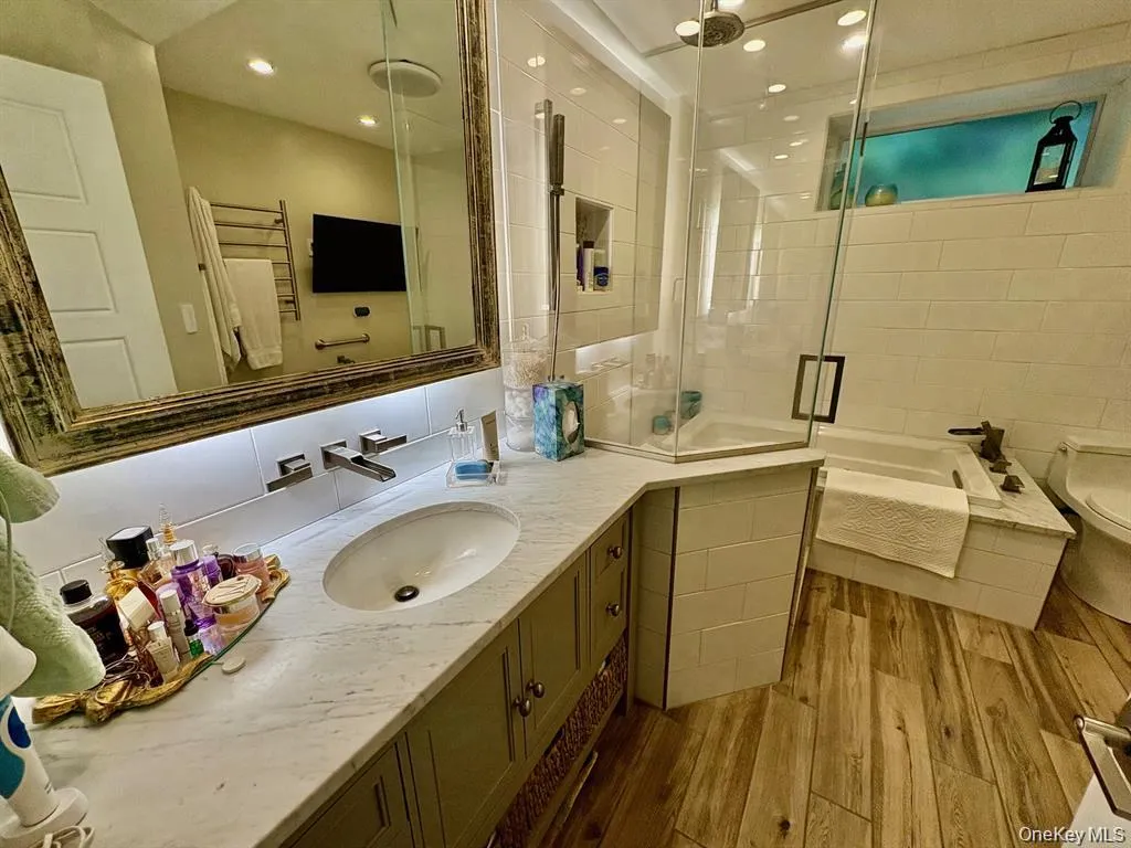 20 High Street, North Hempstead, NY, 1 Bedroom Bedrooms, 3 Rooms Rooms,1 BathroomBathrooms,Residential Lease,For Rent,High,0,1036768 20 High Street, North Hempstead, NY, 1 Bedroom Bedrooms, 3 Rooms Rooms,1 BathroomBathrooms,Residential Lease,For Rent,High,0,1036768