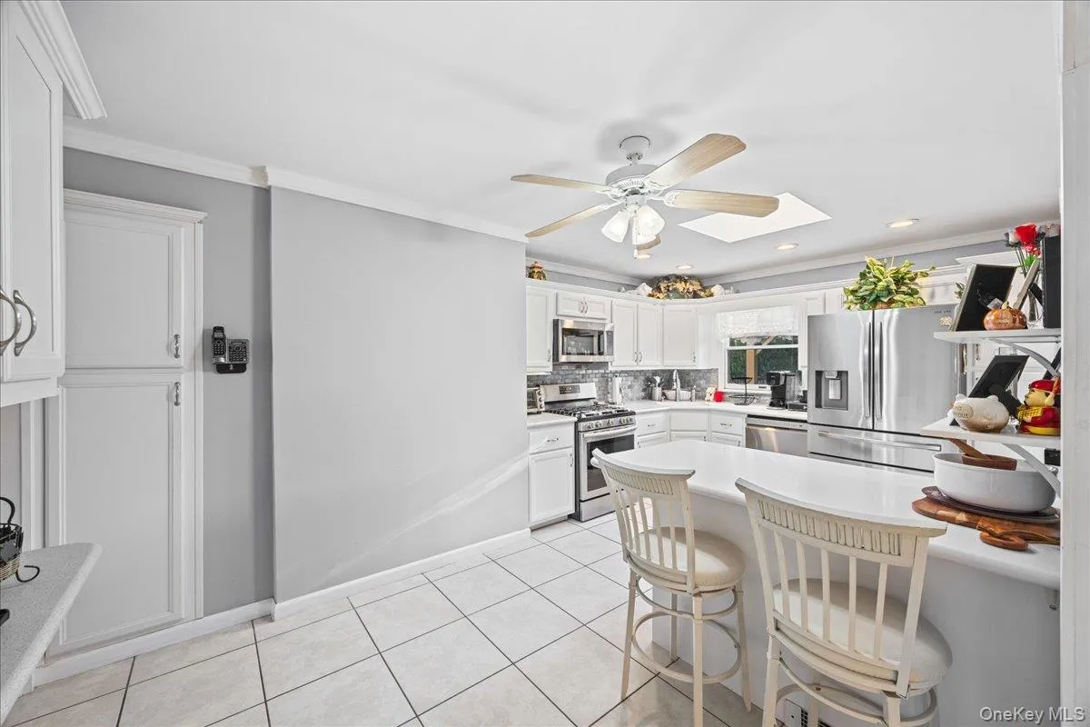 4060 Maywood Drive, Hempstead, NY, 4 Bedrooms Bedrooms, 7 Rooms Rooms,1 BathroomBathrooms,Residential,For Rent,Maywood,0,1036769 4060 Maywood Drive, Hempstead, NY, 4 Bedrooms Bedrooms, 7 Rooms Rooms,1 BathroomBathrooms,Residential,For Rent,Maywood,0,1036769