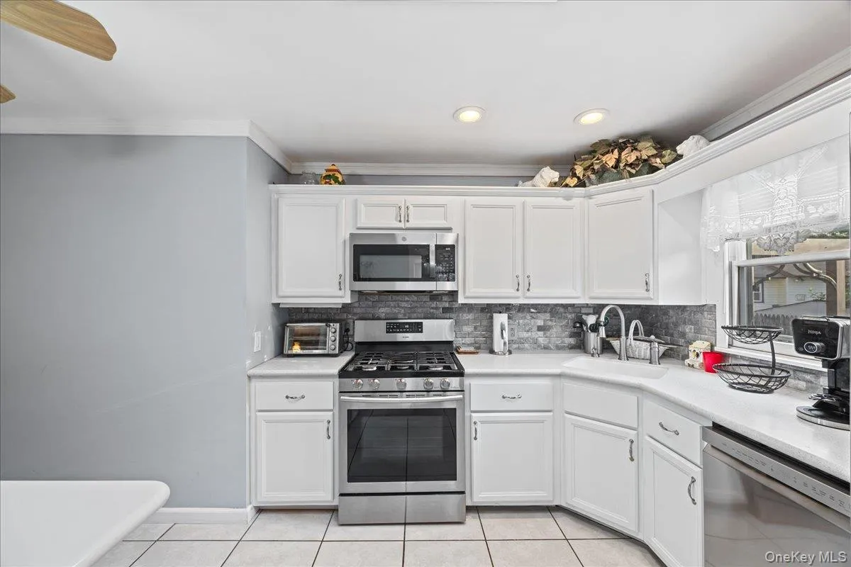 4060 Maywood Drive, Hempstead, NY, 4 Bedrooms Bedrooms, 7 Rooms Rooms,1 BathroomBathrooms,Residential,For Rent,Maywood,0,1036769 4060 Maywood Drive, Hempstead, NY, 4 Bedrooms Bedrooms, 7 Rooms Rooms,1 BathroomBathrooms,Residential,For Rent,Maywood,0,1036769