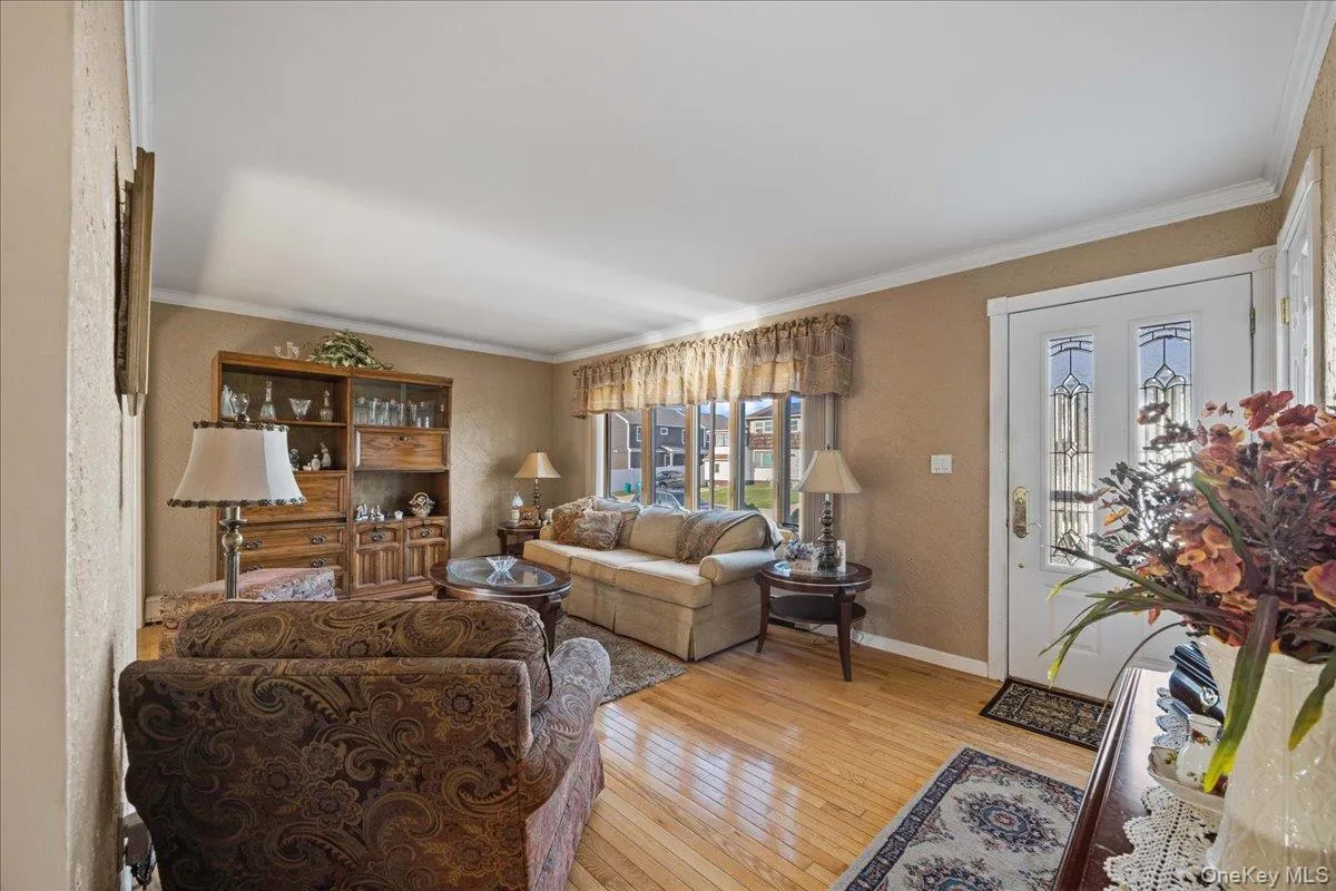 4060 Maywood Drive, Hempstead, NY, 4 Bedrooms Bedrooms, 7 Rooms Rooms,1 BathroomBathrooms,Residential,For Rent,Maywood,0,1036769 4060 Maywood Drive, Hempstead, NY, 4 Bedrooms Bedrooms, 7 Rooms Rooms,1 BathroomBathrooms,Residential,For Rent,Maywood,0,1036769