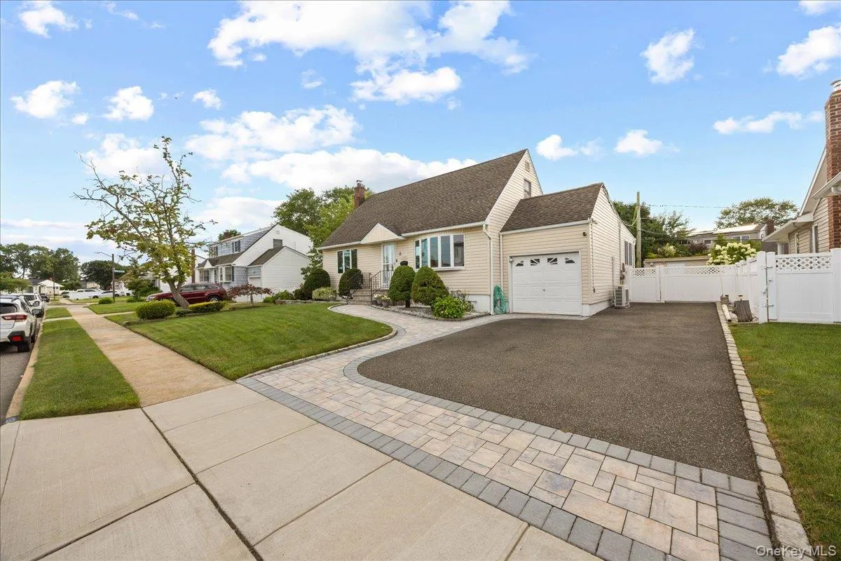 4060 Maywood Drive, Hempstead, NY, 4 Bedrooms Bedrooms, 7 Rooms Rooms,1 BathroomBathrooms,Residential,For Rent,Maywood,0,1036769 4060 Maywood Drive, Hempstead, NY, 4 Bedrooms Bedrooms, 7 Rooms Rooms,1 BathroomBathrooms,Residential,For Rent,Maywood,0,1036769