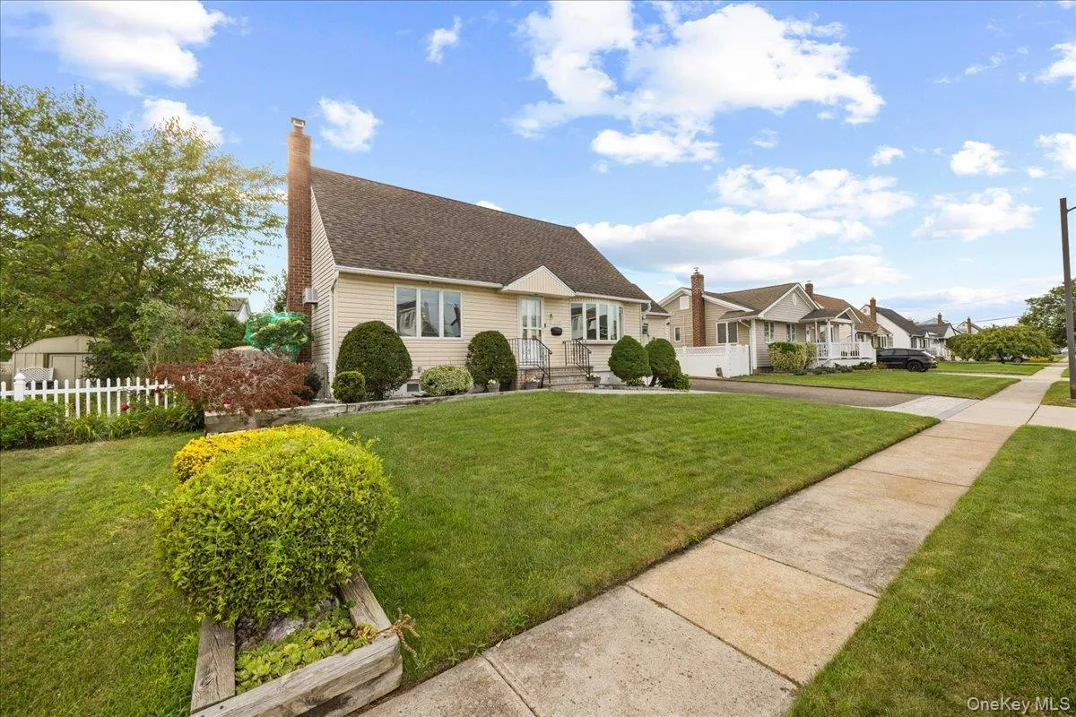 4060 Maywood Drive, Hempstead, NY, 4 Bedrooms Bedrooms, 7 Rooms Rooms,1 BathroomBathrooms,Residential,For Rent,Maywood,0,1036769 4060 Maywood Drive, Hempstead, NY, 4 Bedrooms Bedrooms, 7 Rooms Rooms,1 BathroomBathrooms,Residential,For Rent,Maywood,0,1036769