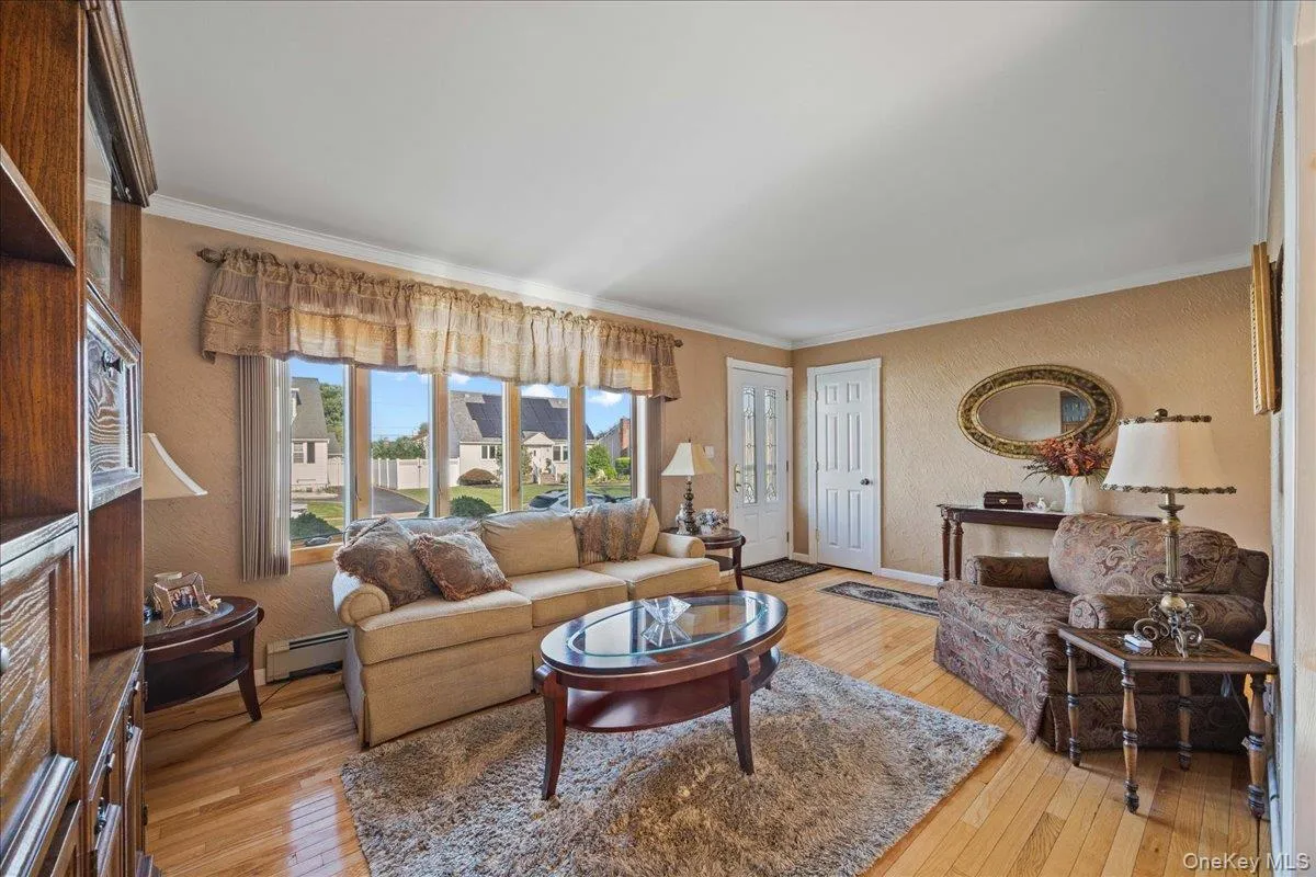 4060 Maywood Drive, Hempstead, NY, 4 Bedrooms Bedrooms, 7 Rooms Rooms,1 BathroomBathrooms,Residential,For Rent,Maywood,0,1036769 4060 Maywood Drive, Hempstead, NY, 4 Bedrooms Bedrooms, 7 Rooms Rooms,1 BathroomBathrooms,Residential,For Rent,Maywood,0,1036769