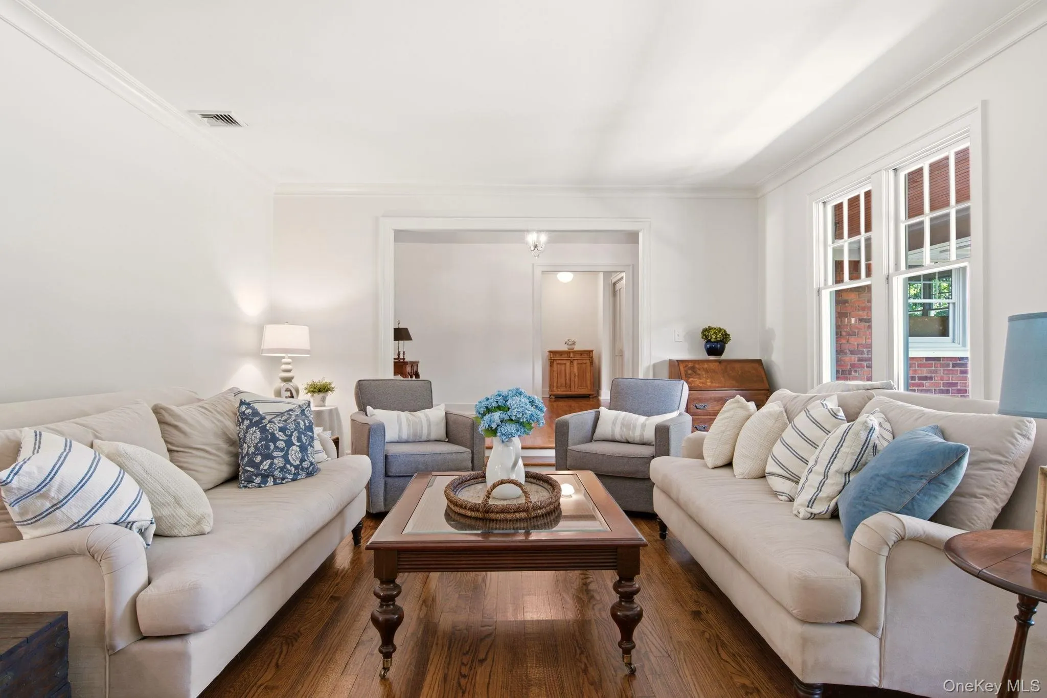 Neutral walls are perfect for any style. Neutral walls are perfect for any style.
