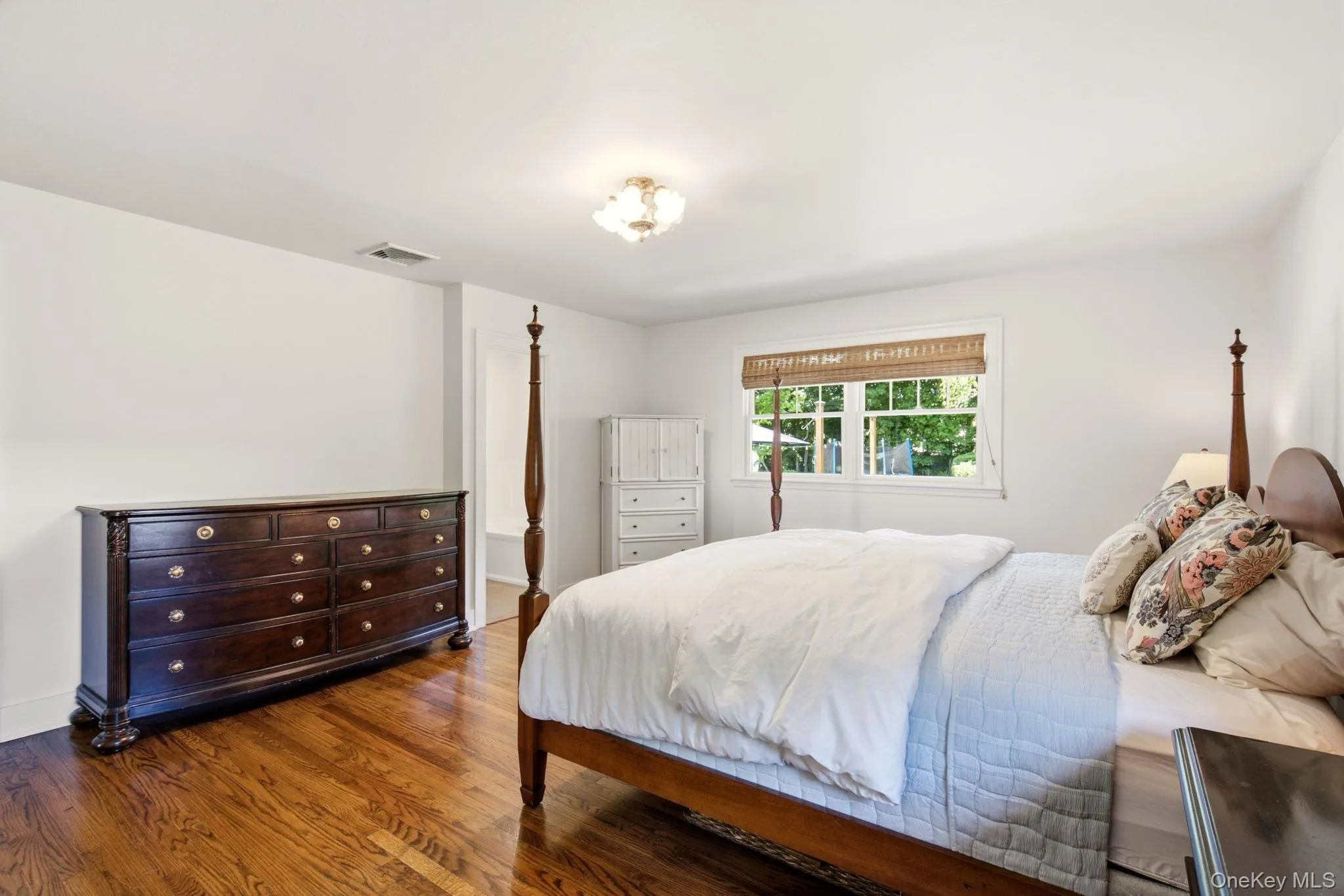 Gleaming wood floors are found in the Priamry Suite. Gleaming wood floors are found in the Priamry Suite.