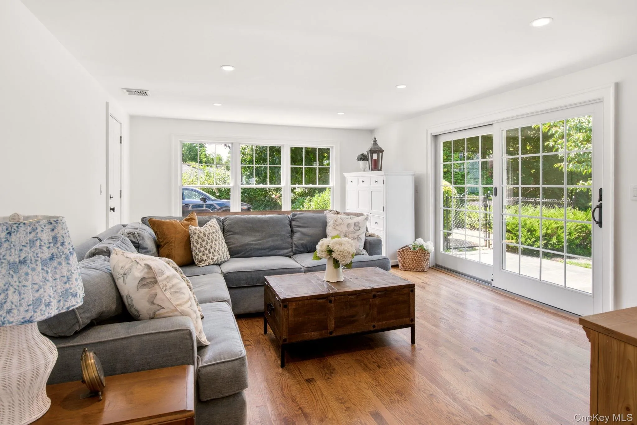 Inviting Den off of the Dining Room with entrance to the yard and garage. Inviting Den off of the Dining Room with entrance to the yard and garage.