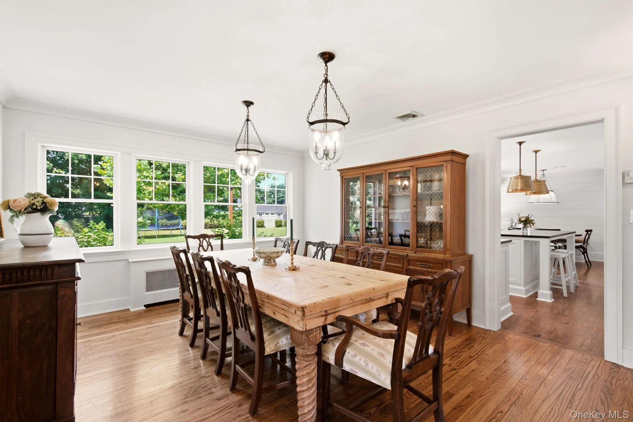 Adjoining Kitchen offers easy flow for entertaining. Adjoining Kitchen offers easy flow for entertaining.