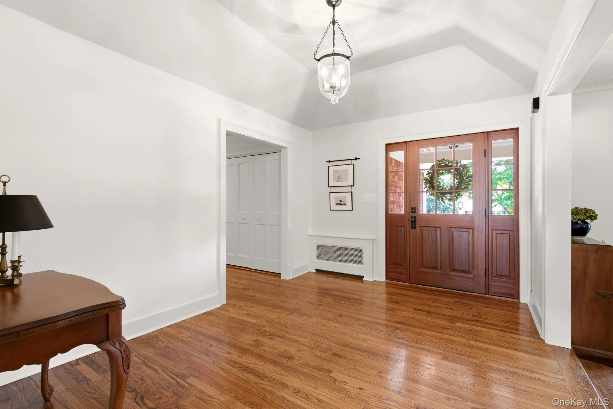 Crown Ranch Style offers a large entry foyer. Crown Ranch Style offers a large entry foyer.