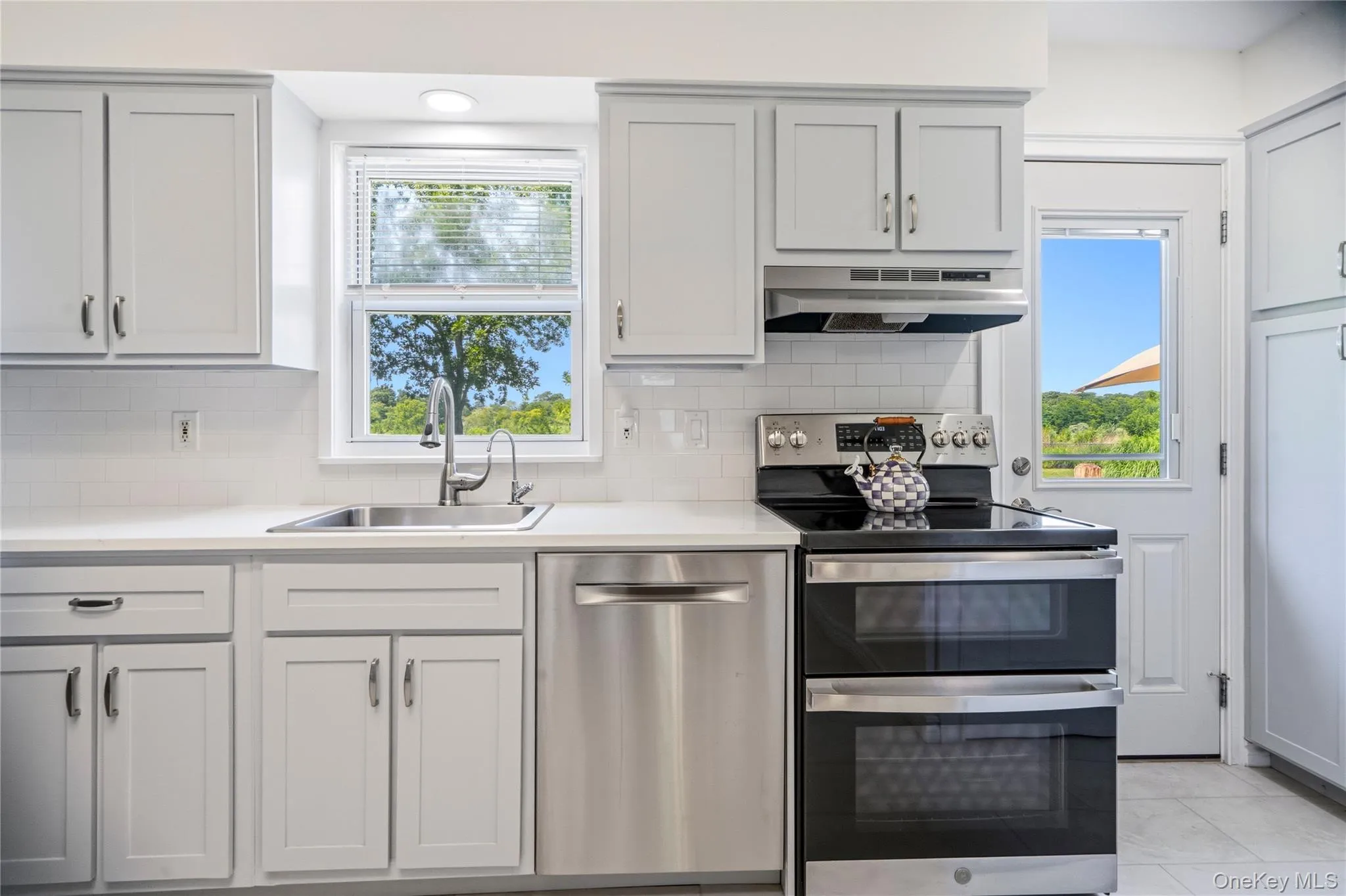 Kitchen that leads to Beautiful Yard! Kitchen that leads to Beautiful Yard!