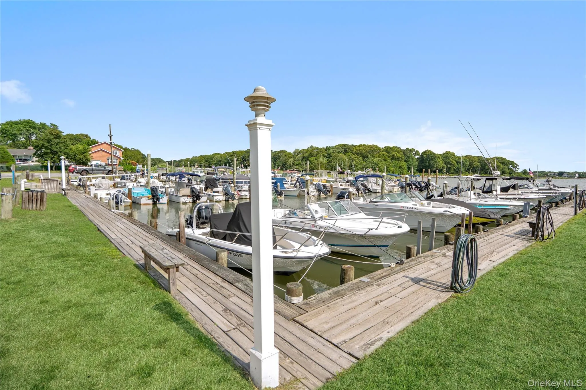 Docking Rights Available w/Annual Fee Docking Rights Available w/Annual Fee