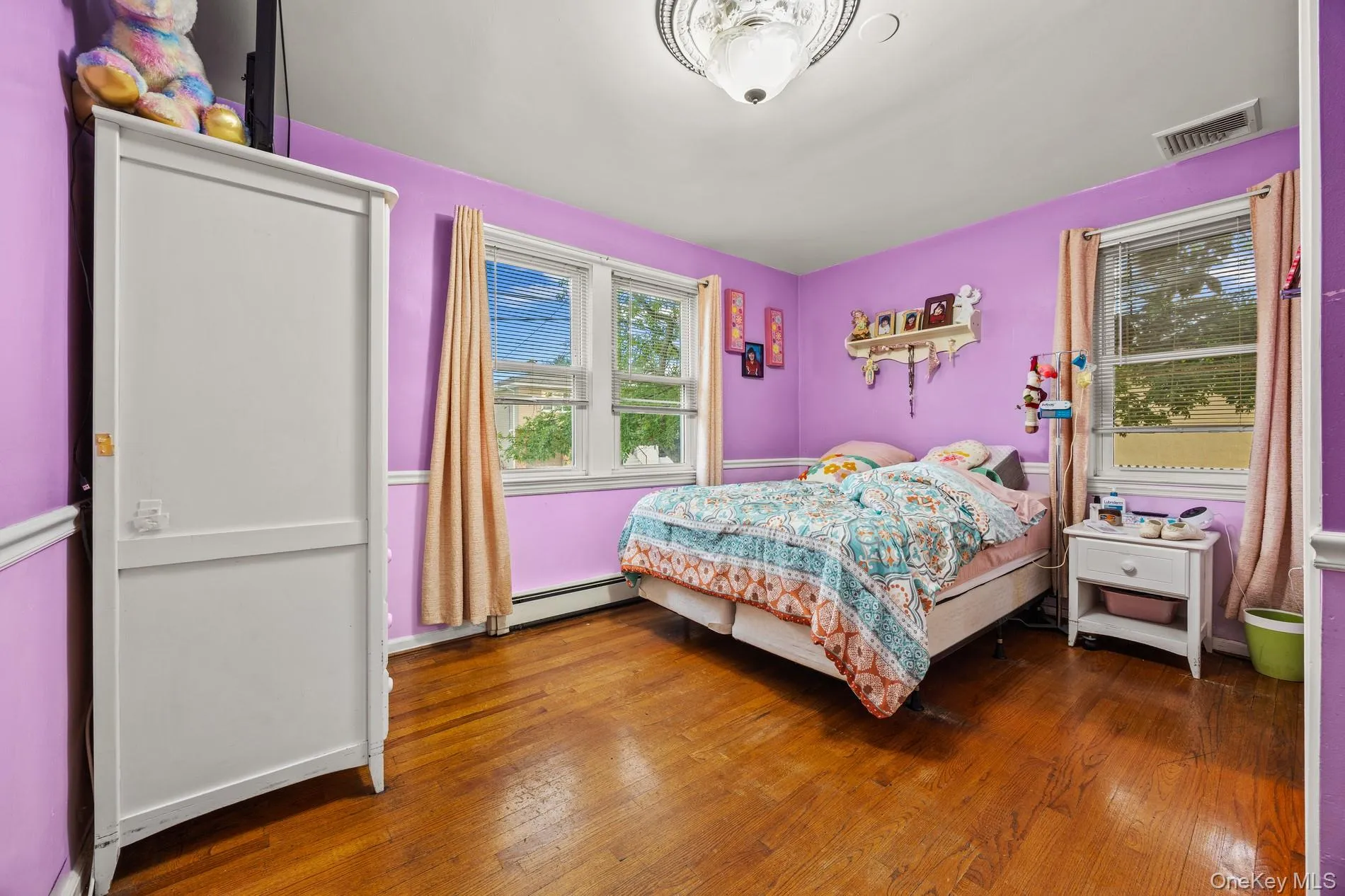 1st Floor Primary Bedroom with en-suite bathroom. 1st Floor Primary Bedroom with en-suite bathroom.