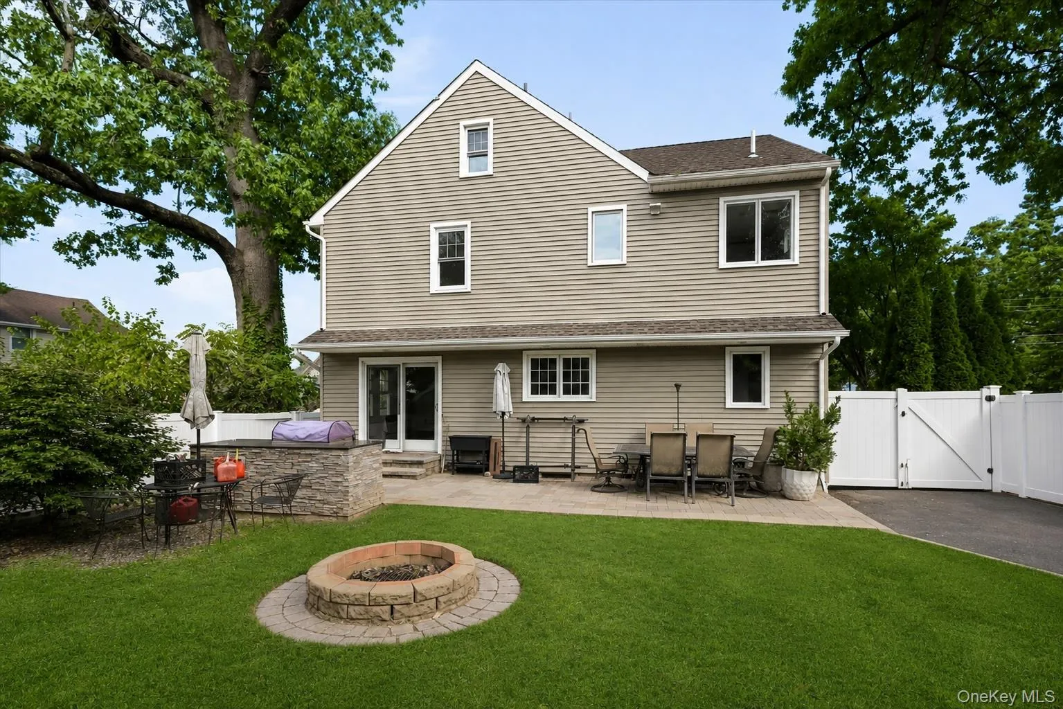 7 Atlantic Avenue, Clarkstown, NY, 5 Bedrooms Bedrooms, 9 Rooms Rooms,2 BathroomsBathrooms,Residential,For Rent,Atlantic,0,1036779 7 Atlantic Avenue, Clarkstown, NY, 5 Bedrooms Bedrooms, 9 Rooms Rooms,2 BathroomsBathrooms,Residential,For Rent,Atlantic,0,1036779