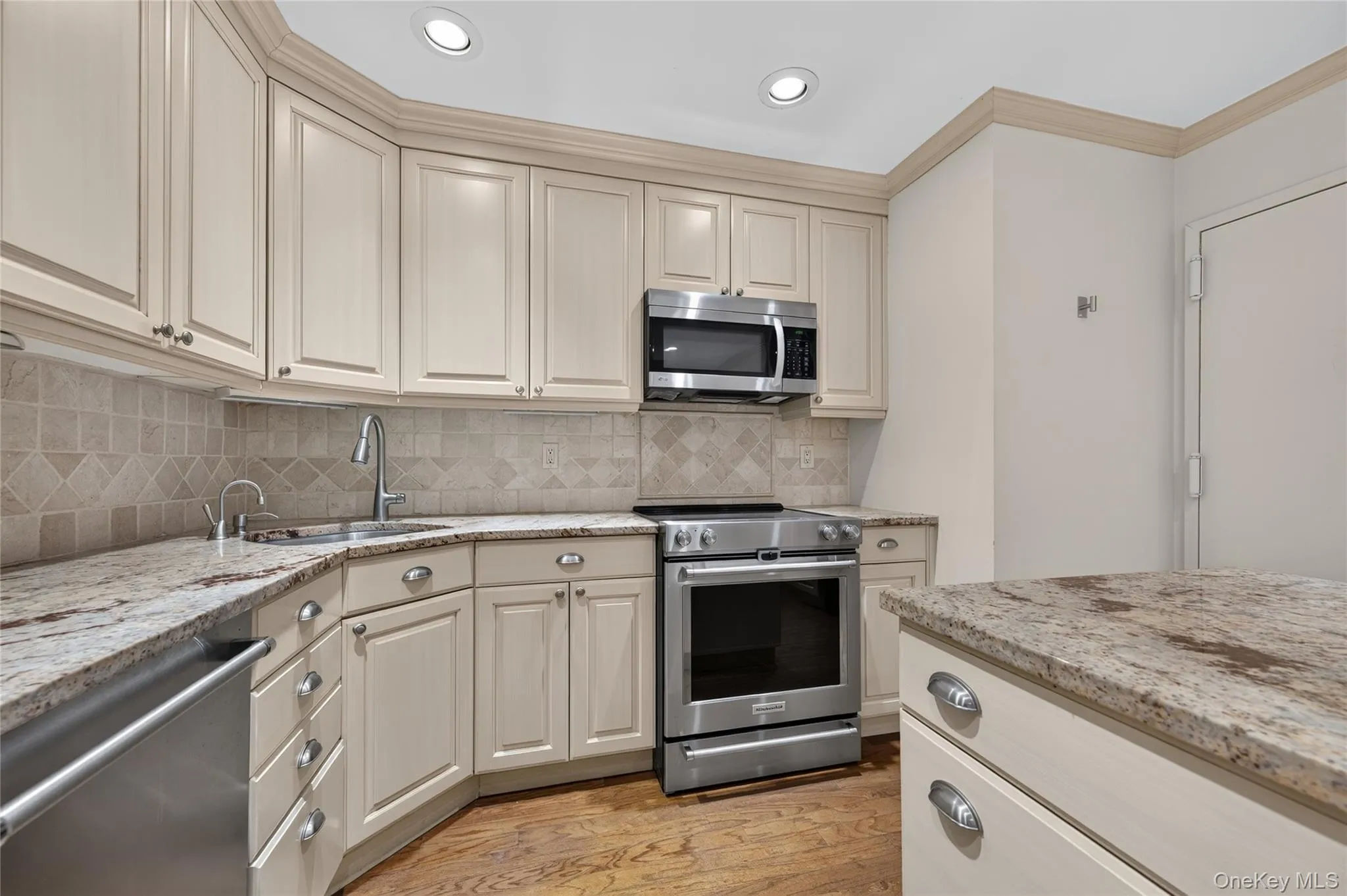 Gourmet Kitchen with Stainless Steel Appliances Gourmet Kitchen with Stainless Steel Appliances