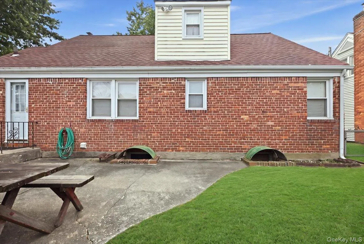 43 Scott Street, North Hempstead, NY, 4 Bedrooms Bedrooms, 8 Rooms Rooms,2 BathroomsBathrooms,Residential,For Rent,Scott,0,1036788 43 Scott Street, North Hempstead, NY, 4 Bedrooms Bedrooms, 8 Rooms Rooms,2 BathroomsBathrooms,Residential,For Rent,Scott,0,1036788