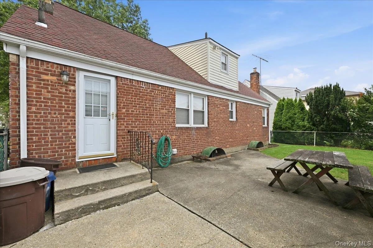 43 Scott Street, North Hempstead, NY, 4 Bedrooms Bedrooms, 8 Rooms Rooms,2 BathroomsBathrooms,Residential,For Rent,Scott,0,1036788 43 Scott Street, North Hempstead, NY, 4 Bedrooms Bedrooms, 8 Rooms Rooms,2 BathroomsBathrooms,Residential,For Rent,Scott,0,1036788