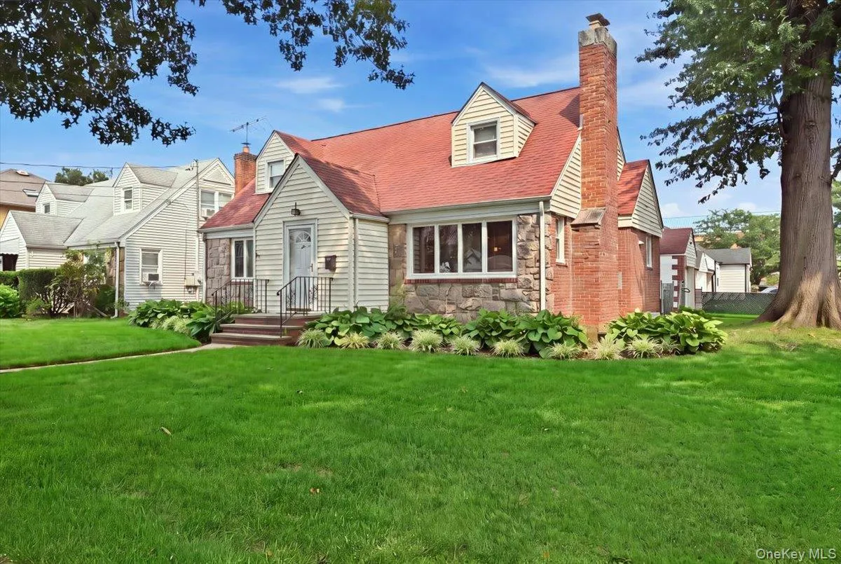 43 Scott Street, North Hempstead, NY, 4 Bedrooms Bedrooms, 8 Rooms Rooms,2 BathroomsBathrooms,Residential,For Rent,Scott,0,1036788 43 Scott Street, North Hempstead, NY, 4 Bedrooms Bedrooms, 8 Rooms Rooms,2 BathroomsBathrooms,Residential,For Rent,Scott,0,1036788