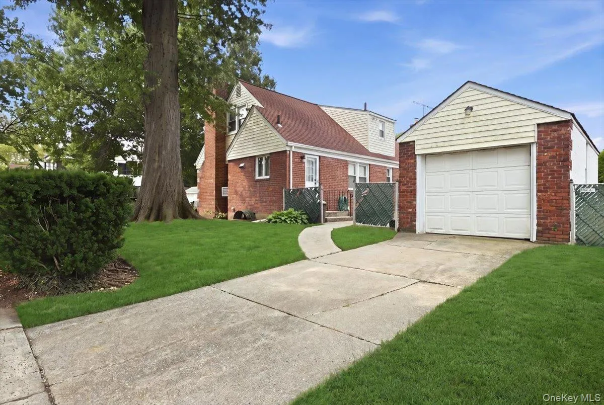 43 Scott Street, North Hempstead, NY, 4 Bedrooms Bedrooms, 8 Rooms Rooms,2 BathroomsBathrooms,Residential,For Rent,Scott,0,1036788 43 Scott Street, North Hempstead, NY, 4 Bedrooms Bedrooms, 8 Rooms Rooms,2 BathroomsBathrooms,Residential,For Rent,Scott,0,1036788