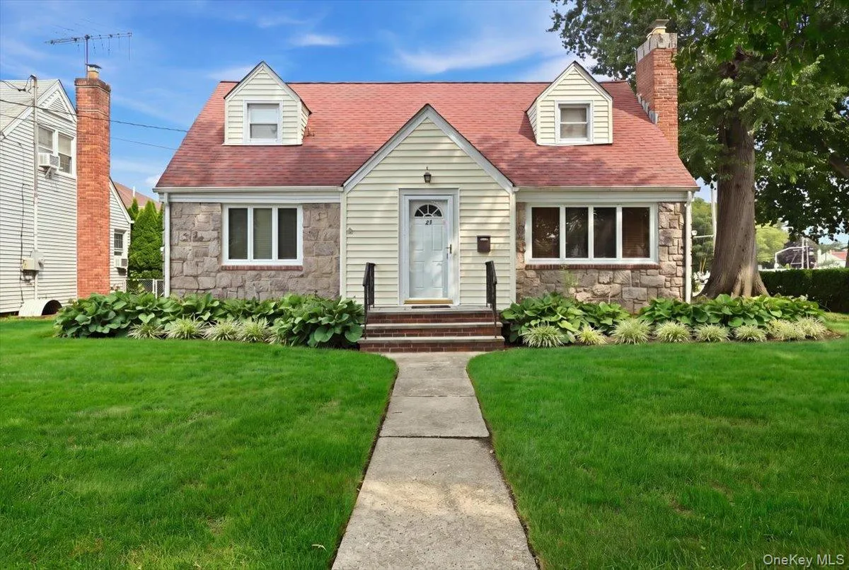 43 Scott Street, North Hempstead, NY, 4 Bedrooms Bedrooms, 8 Rooms Rooms,2 BathroomsBathrooms,Residential,For Rent,Scott,0,1036788 43 Scott Street, North Hempstead, NY, 4 Bedrooms Bedrooms, 8 Rooms Rooms,2 BathroomsBathrooms,Residential,For Rent,Scott,0,1036788