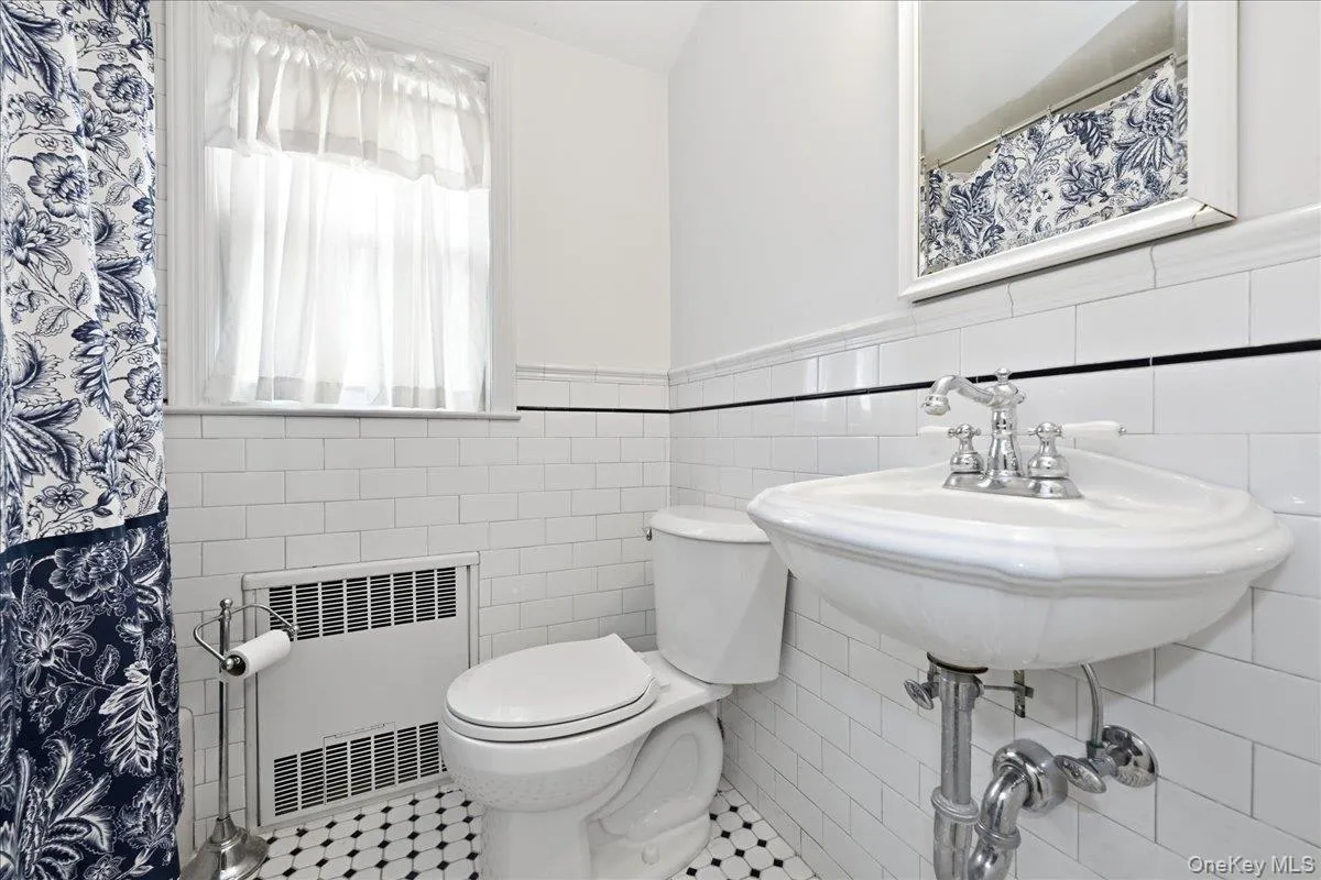 43 Scott Street, North Hempstead, NY, 4 Bedrooms Bedrooms, 8 Rooms Rooms,2 BathroomsBathrooms,Residential,For Rent,Scott,0,1036788 43 Scott Street, North Hempstead, NY, 4 Bedrooms Bedrooms, 8 Rooms Rooms,2 BathroomsBathrooms,Residential,For Rent,Scott,0,1036788