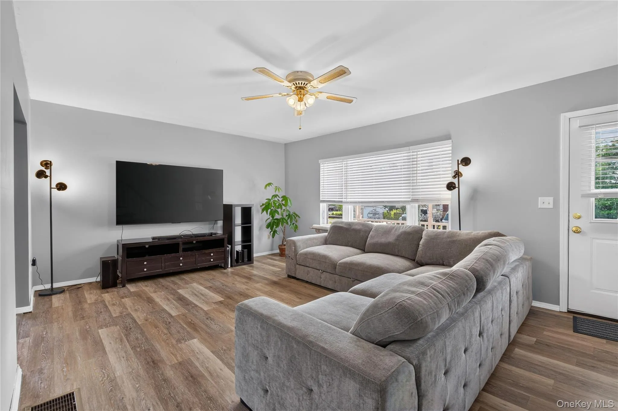 19 Railroad Avenue, Montgomery, NY, 2 Bedrooms Bedrooms, 6 Rooms Rooms,1 BathroomBathrooms,Residential,For Rent,Railroad,0,1036790 19 Railroad Avenue, Montgomery, NY, 2 Bedrooms Bedrooms, 6 Rooms Rooms,1 BathroomBathrooms,Residential,For Rent,Railroad,0,1036790