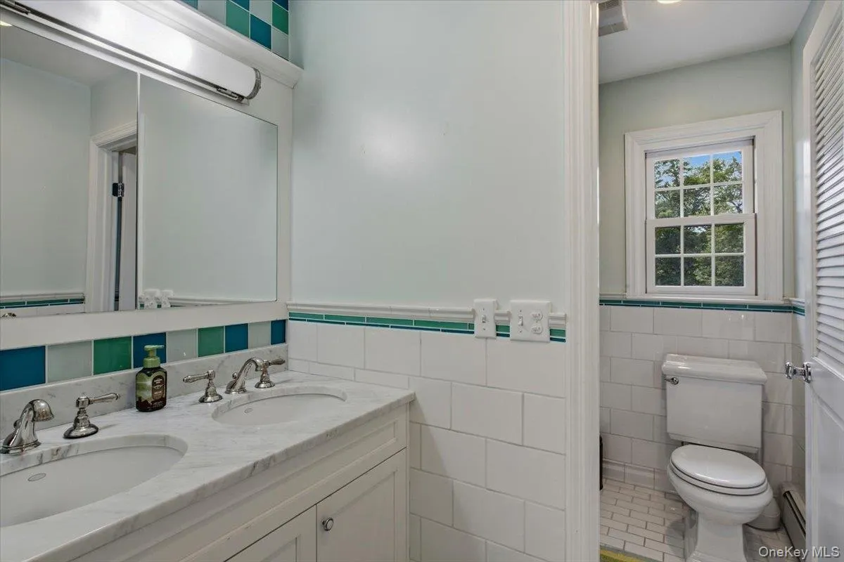 Full Bath with double vanity Full Bath with double vanity