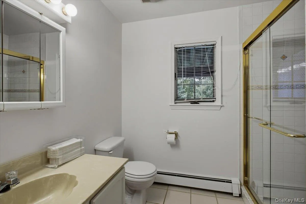 Full Bath in lower level Full Bath in lower level
