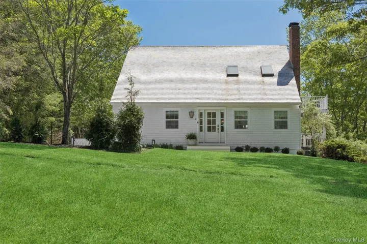 4 Trail Court, Southampton, New York 11976