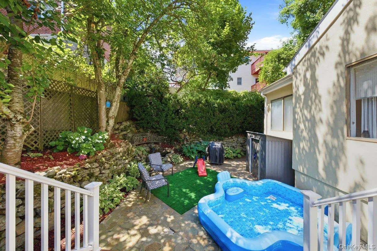 121 Newport Road, Yonkers, NY, 3 Bedrooms Bedrooms, 13 Rooms Rooms,3 BathroomsBathrooms,Residential,For Rent,Newport,0,1036801 121 Newport Road, Yonkers, NY, 3 Bedrooms Bedrooms, 13 Rooms Rooms,3 BathroomsBathrooms,Residential,For Rent,Newport,0,1036801
