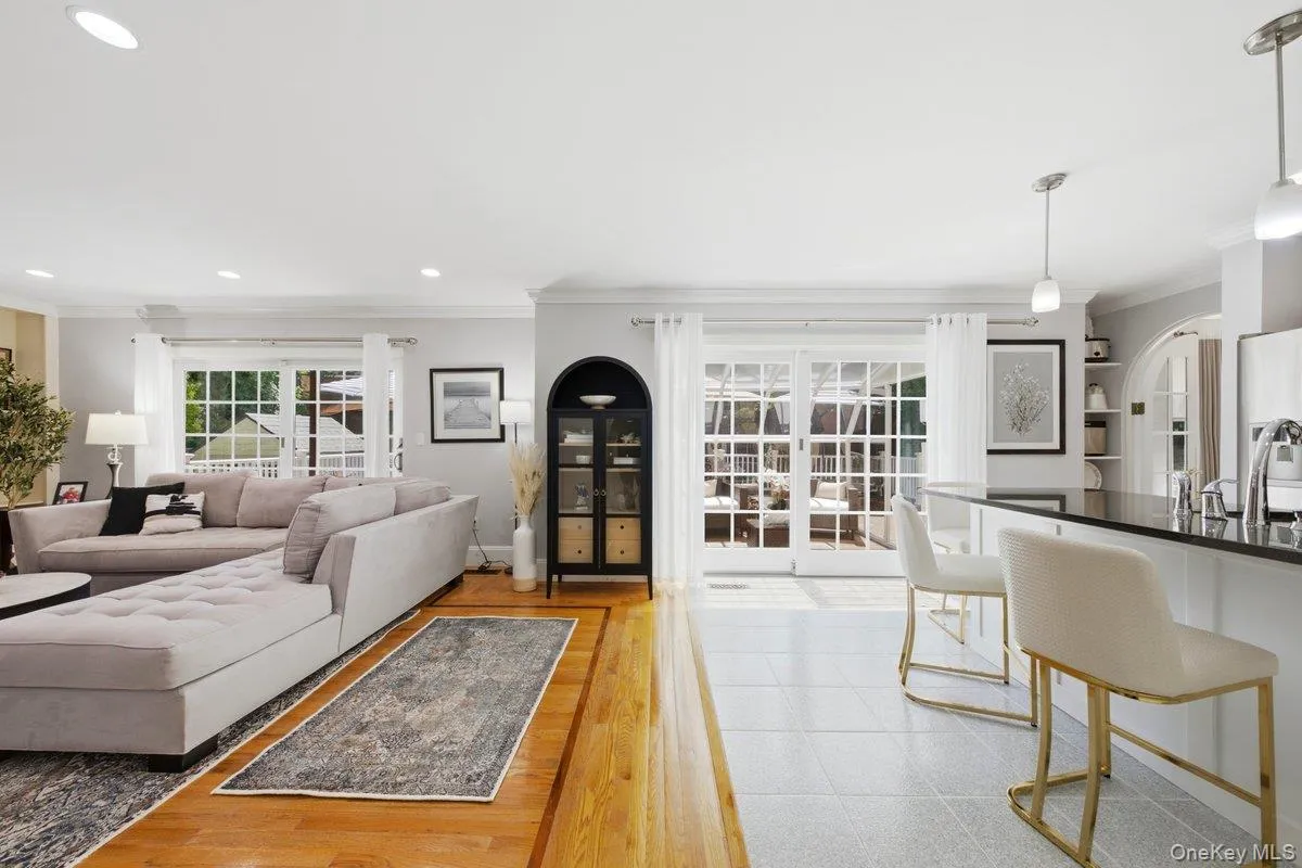 Wonderful Living room with an Open Kitchen concept Wonderful Living room with an Open Kitchen concept