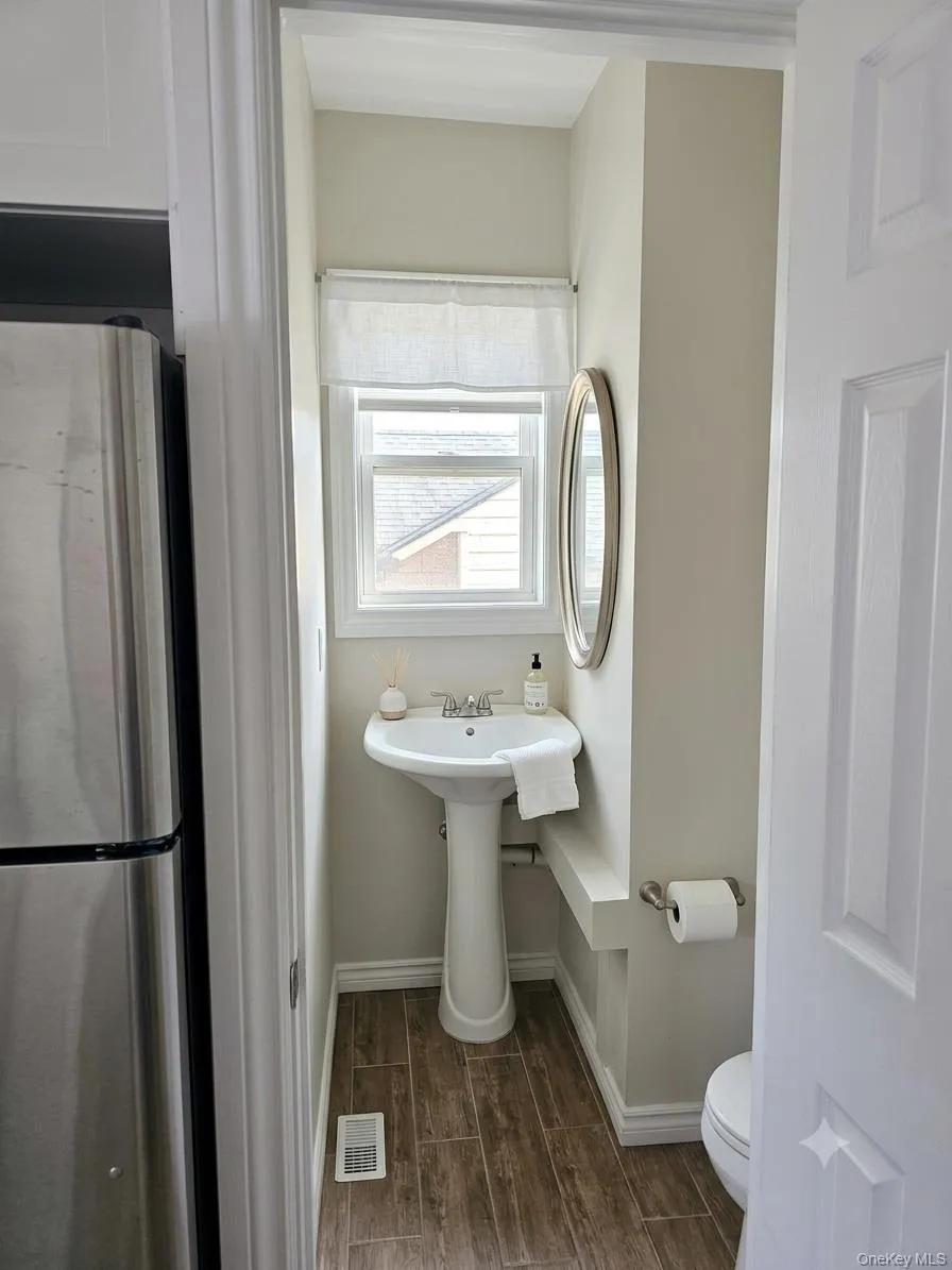 92-10 212th Place, New York, NY, 2 Bedrooms Bedrooms, 8 Rooms Rooms,1 BathroomBathrooms,Residential,For Rent,212th,0,1036805 92-10 212th Place, New York, NY, 2 Bedrooms Bedrooms, 8 Rooms Rooms,1 BathroomBathrooms,Residential,For Rent,212th,0,1036805