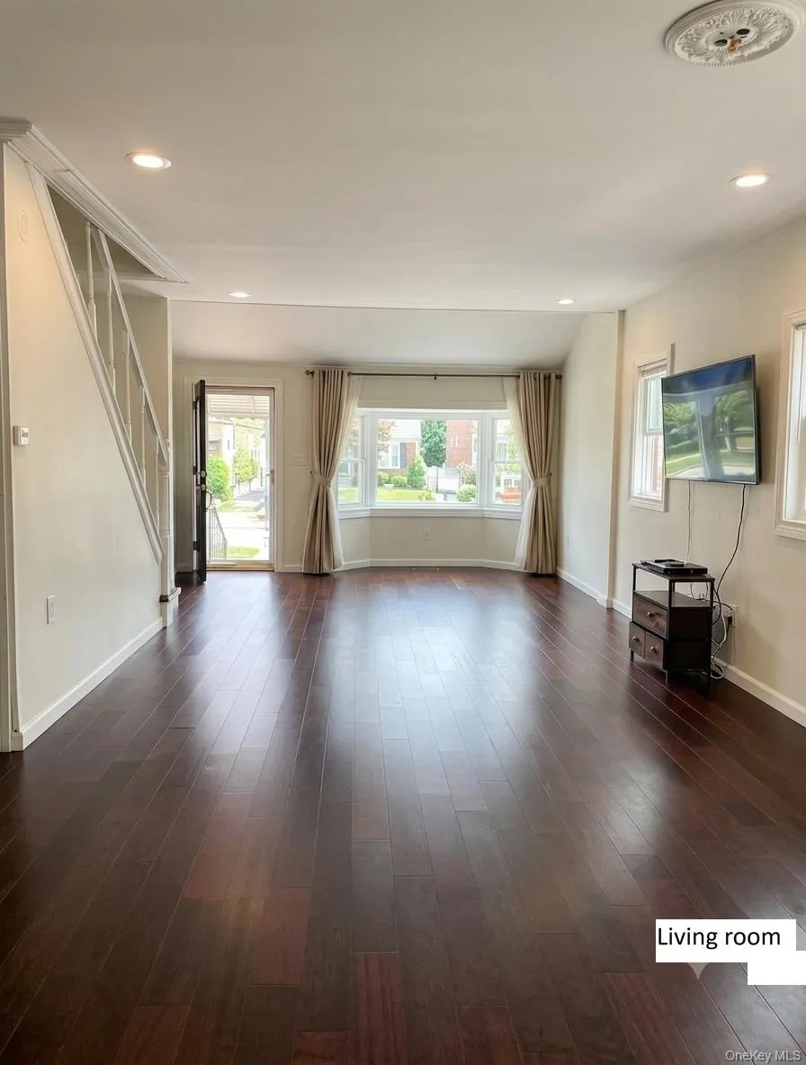 92-10 212th Place, New York, NY, 2 Bedrooms Bedrooms, 8 Rooms Rooms,1 BathroomBathrooms,Residential,For Rent,212th,0,1036805 92-10 212th Place, New York, NY, 2 Bedrooms Bedrooms, 8 Rooms Rooms,1 BathroomBathrooms,Residential,For Rent,212th,0,1036805