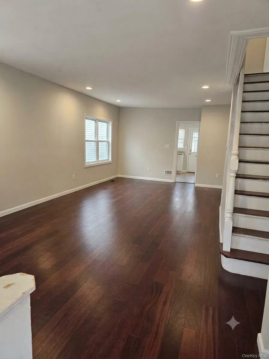 92-10 212th Place, New York, NY, 2 Bedrooms Bedrooms, 8 Rooms Rooms,1 BathroomBathrooms,Residential,For Rent,212th,0,1036805 92-10 212th Place, New York, NY, 2 Bedrooms Bedrooms, 8 Rooms Rooms,1 BathroomBathrooms,Residential,For Rent,212th,0,1036805