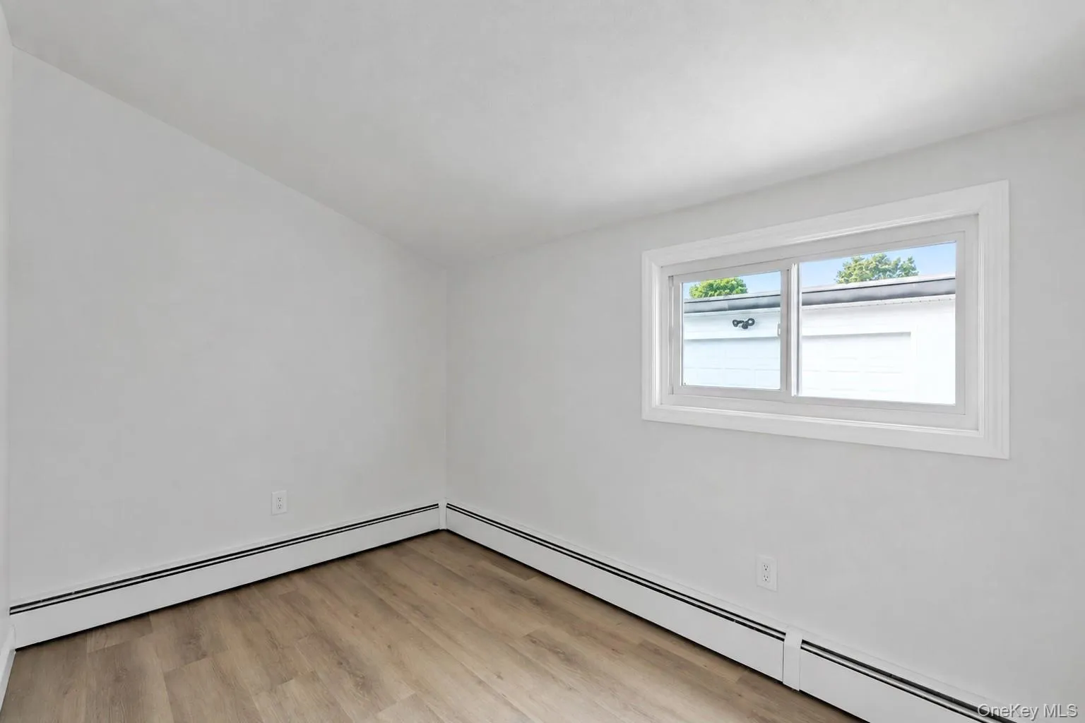 14 Marie Lane, Islip, NY, 4 Bedrooms Bedrooms, 6 Rooms Rooms,1 BathroomBathrooms,Residential,For Rent,Marie,0,1036809 14 Marie Lane, Islip, NY, 4 Bedrooms Bedrooms, 6 Rooms Rooms,1 BathroomBathrooms,Residential,For Rent,Marie,0,1036809
