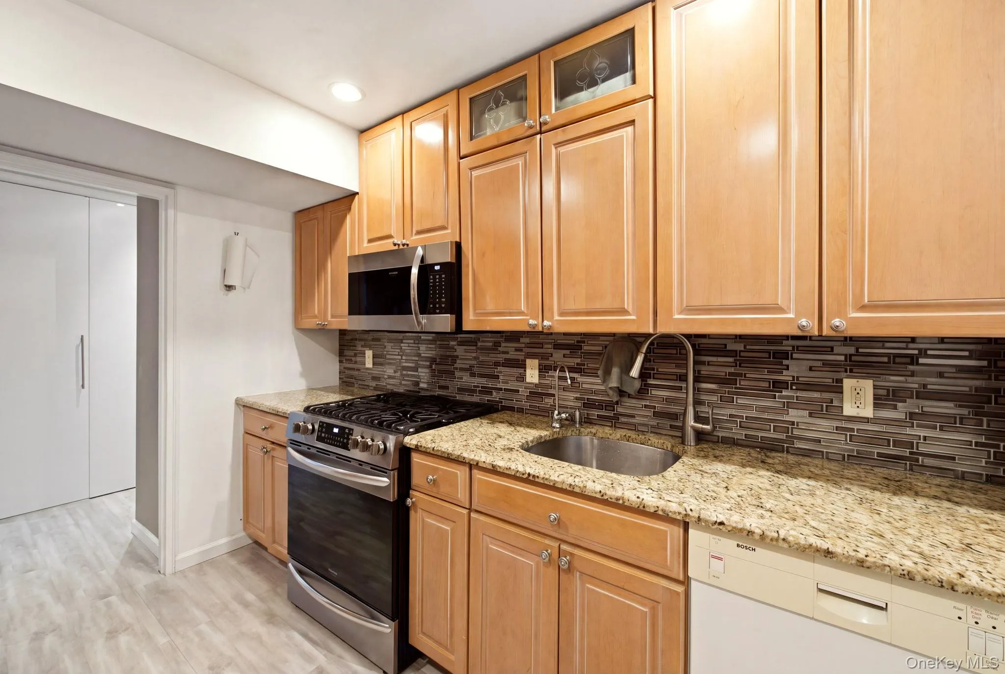 180 South Middle Neck, North Hempstead, NY, 1 Bedroom Bedrooms, 5 Rooms Rooms,1 BathroomBathrooms,Residential,For Rent,South Middle Neck,0,1036810 180 South Middle Neck, North Hempstead, NY, 1 Bedroom Bedrooms, 5 Rooms Rooms,1 BathroomBathrooms,Residential,For Rent,South Middle Neck,0,1036810