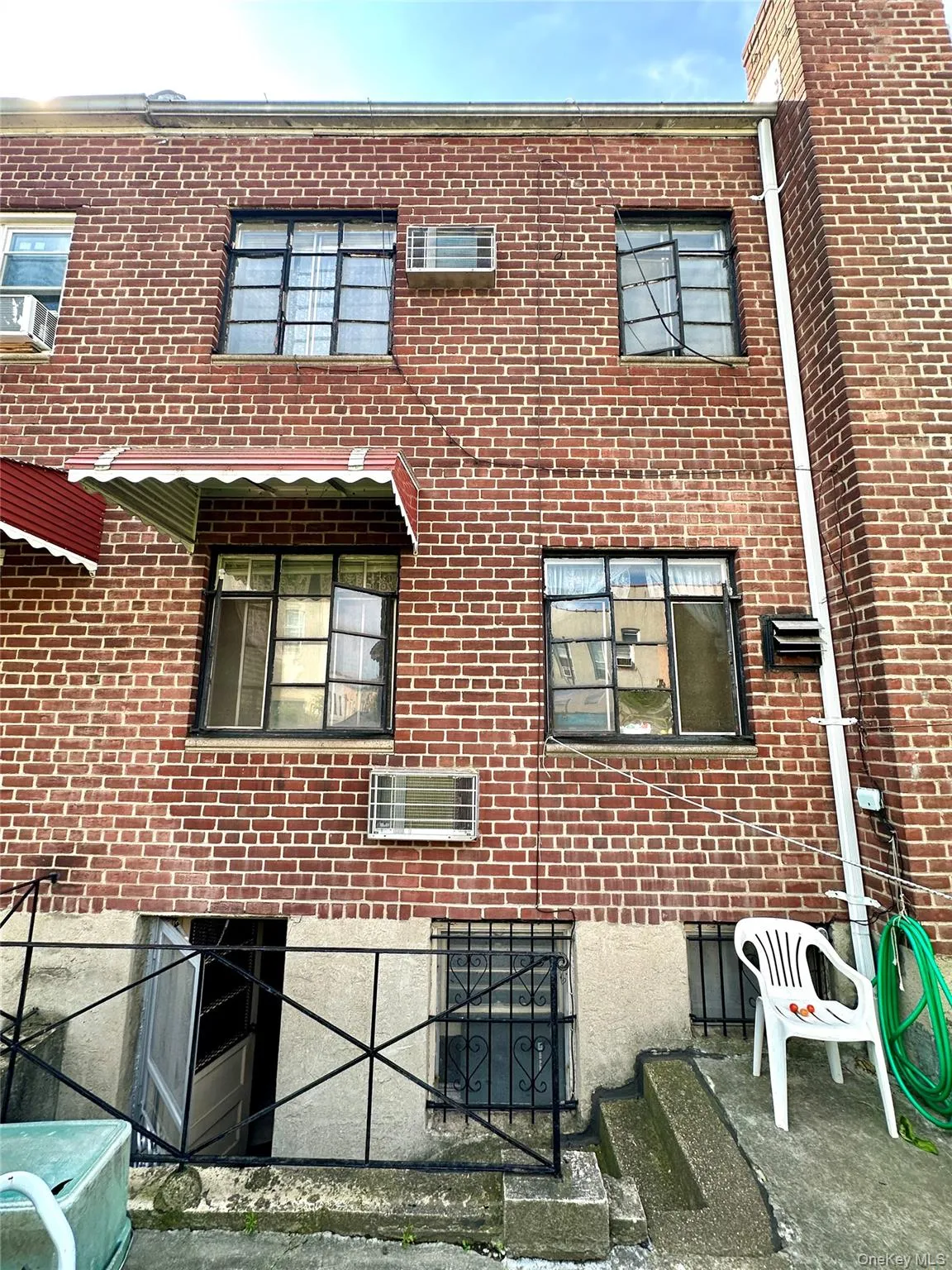 97-33 42nd Avenue, New York, NY, 3 Bedrooms Bedrooms, 6 Rooms Rooms,1 BathroomBathrooms,Residential,For Rent,42nd,0,1036812 97-33 42nd Avenue, New York, NY, 3 Bedrooms Bedrooms, 6 Rooms Rooms,1 BathroomBathrooms,Residential,For Rent,42nd,0,1036812