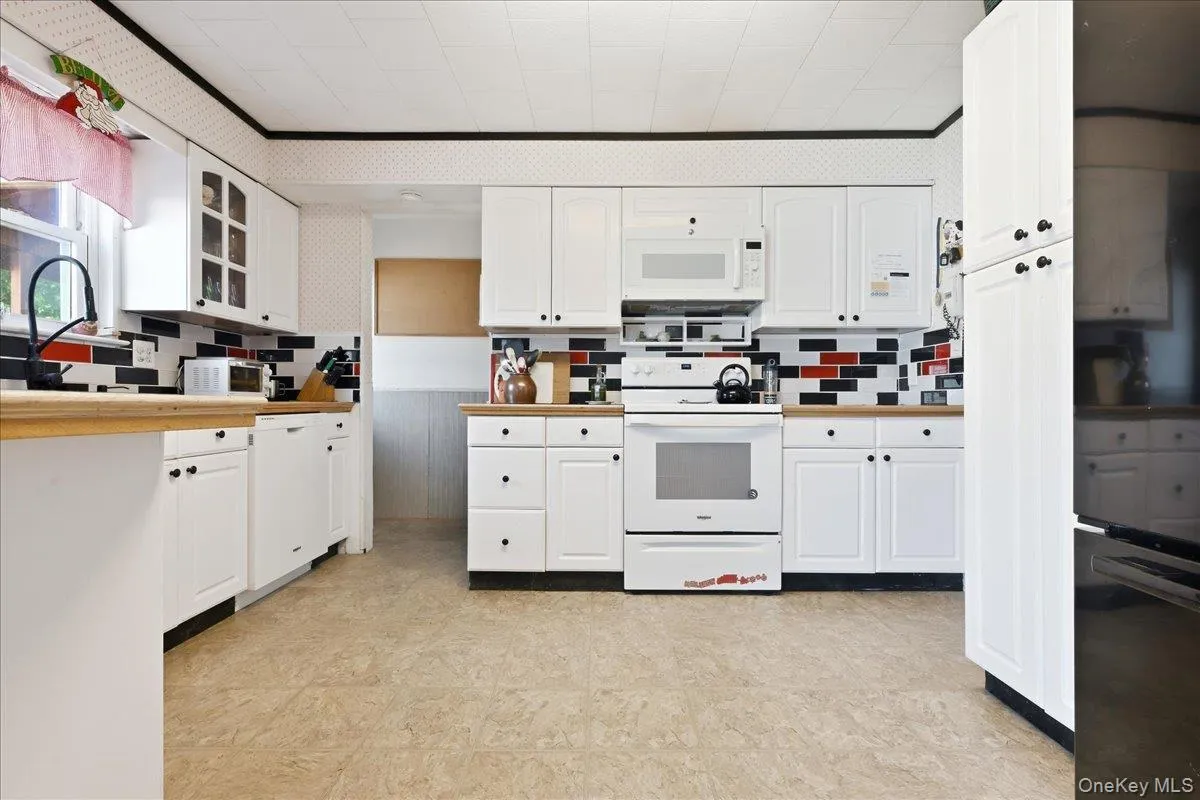 23 Hampshire Drive, Oyster Bay, NY, 4 Bedrooms Bedrooms, 10 Rooms Rooms,2 BathroomsBathrooms,Residential,For Rent,Hampshire,0,1036814 23 Hampshire Drive, Oyster Bay, NY, 4 Bedrooms Bedrooms, 10 Rooms Rooms,2 BathroomsBathrooms,Residential,For Rent,Hampshire,0,1036814