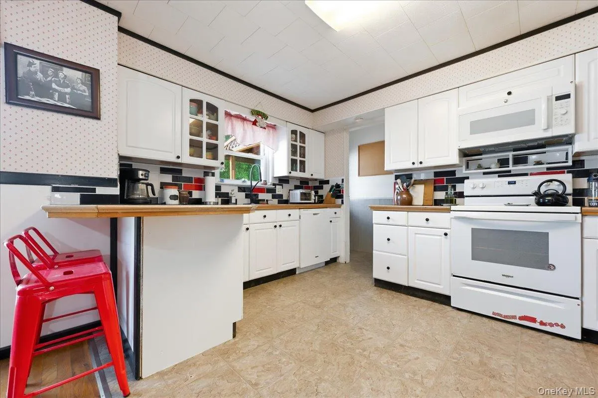 23 Hampshire Drive, Oyster Bay, NY, 4 Bedrooms Bedrooms, 10 Rooms Rooms,2 BathroomsBathrooms,Residential,For Rent,Hampshire,0,1036814 23 Hampshire Drive, Oyster Bay, NY, 4 Bedrooms Bedrooms, 10 Rooms Rooms,2 BathroomsBathrooms,Residential,For Rent,Hampshire,0,1036814