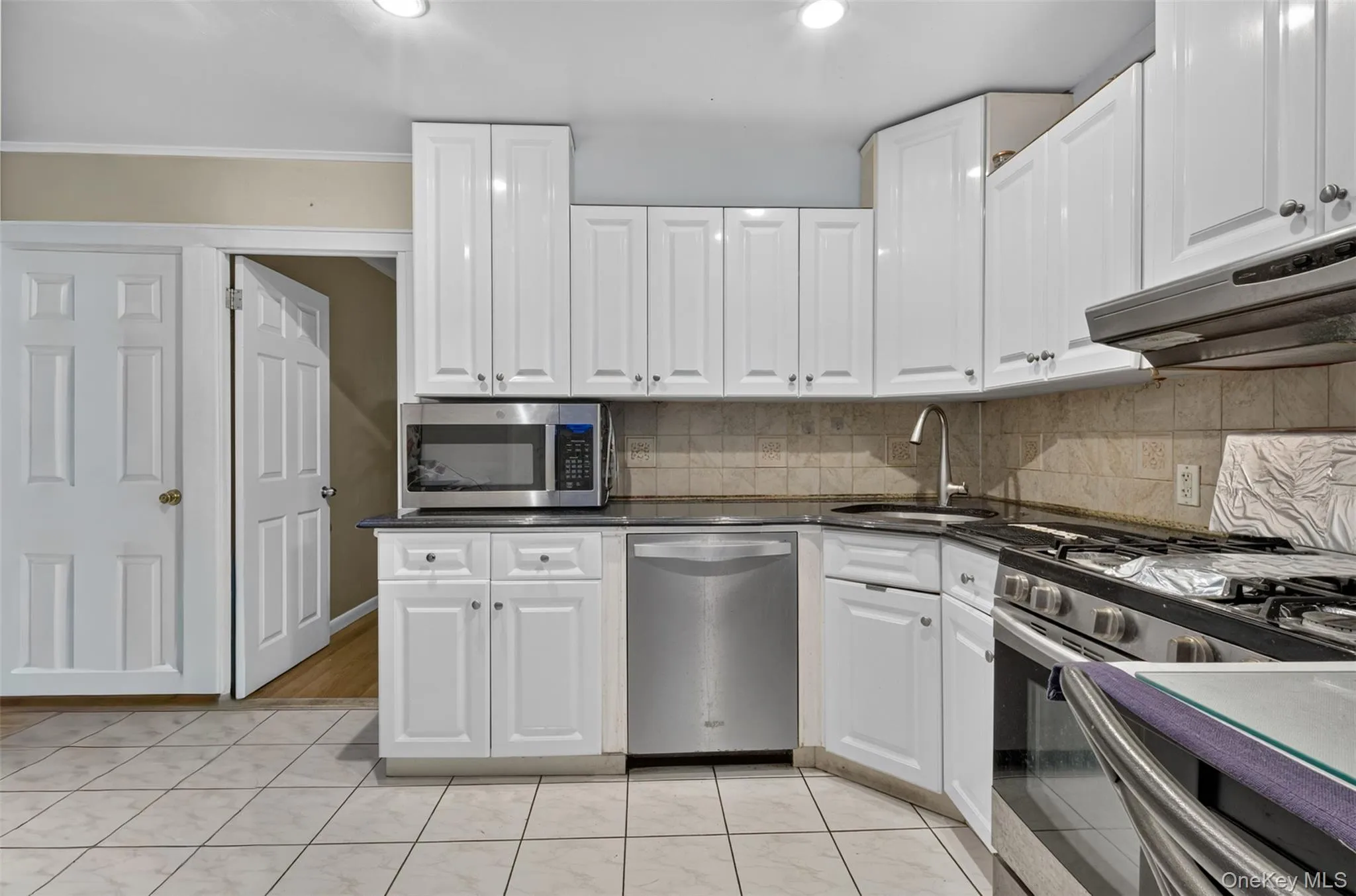 3323 200th Street, New York, NY, 3 Bedrooms Bedrooms, 6 Rooms Rooms,2 BathroomsBathrooms,Residential,For Rent,200th,0,1036823 3323 200th Street, New York, NY, 3 Bedrooms Bedrooms, 6 Rooms Rooms,2 BathroomsBathrooms,Residential,For Rent,200th,0,1036823