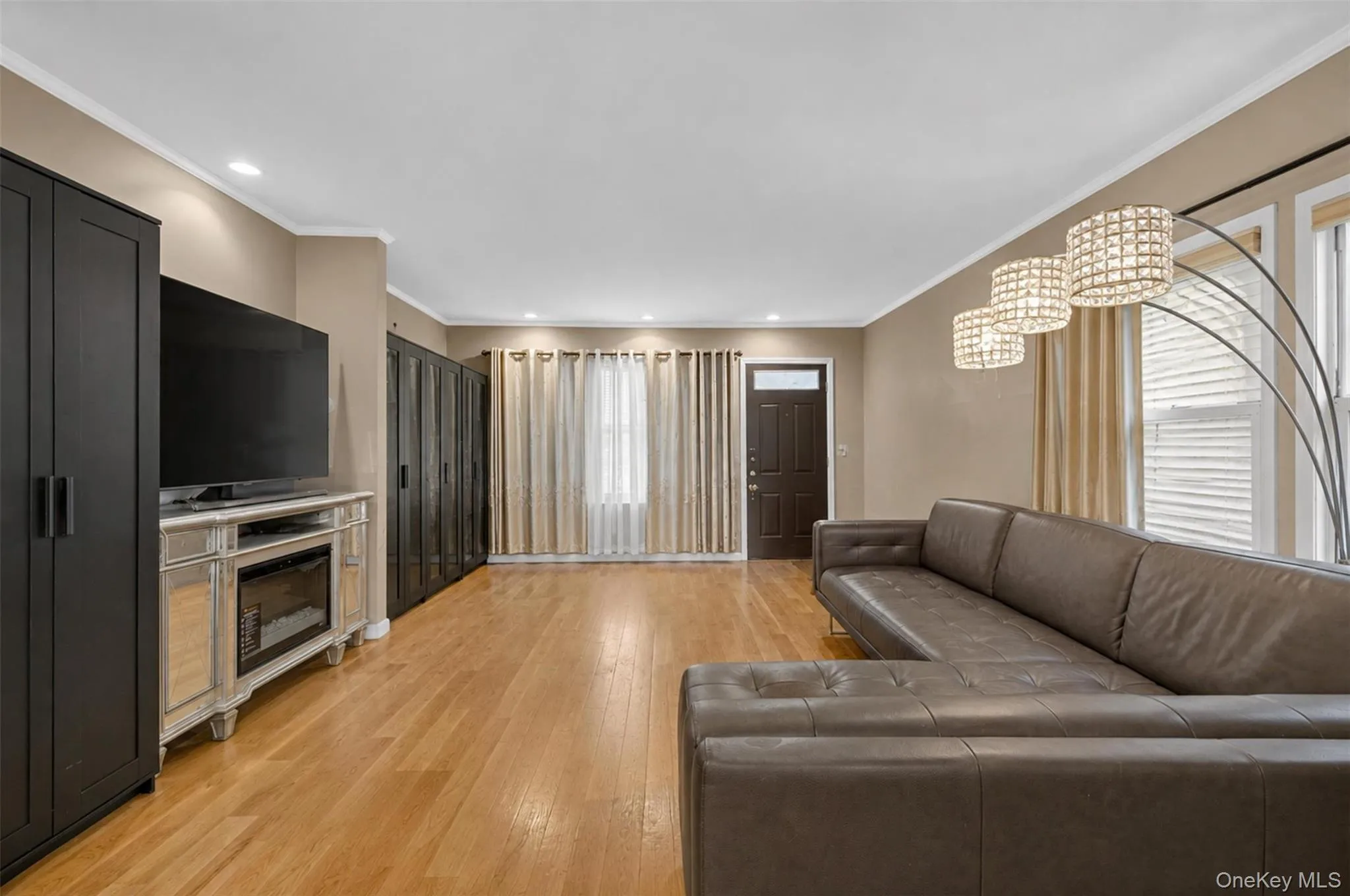 3323 200th Street, New York, NY, 3 Bedrooms Bedrooms, 6 Rooms Rooms,2 BathroomsBathrooms,Residential,For Rent,200th,0,1036823 3323 200th Street, New York, NY, 3 Bedrooms Bedrooms, 6 Rooms Rooms,2 BathroomsBathrooms,Residential,For Rent,200th,0,1036823