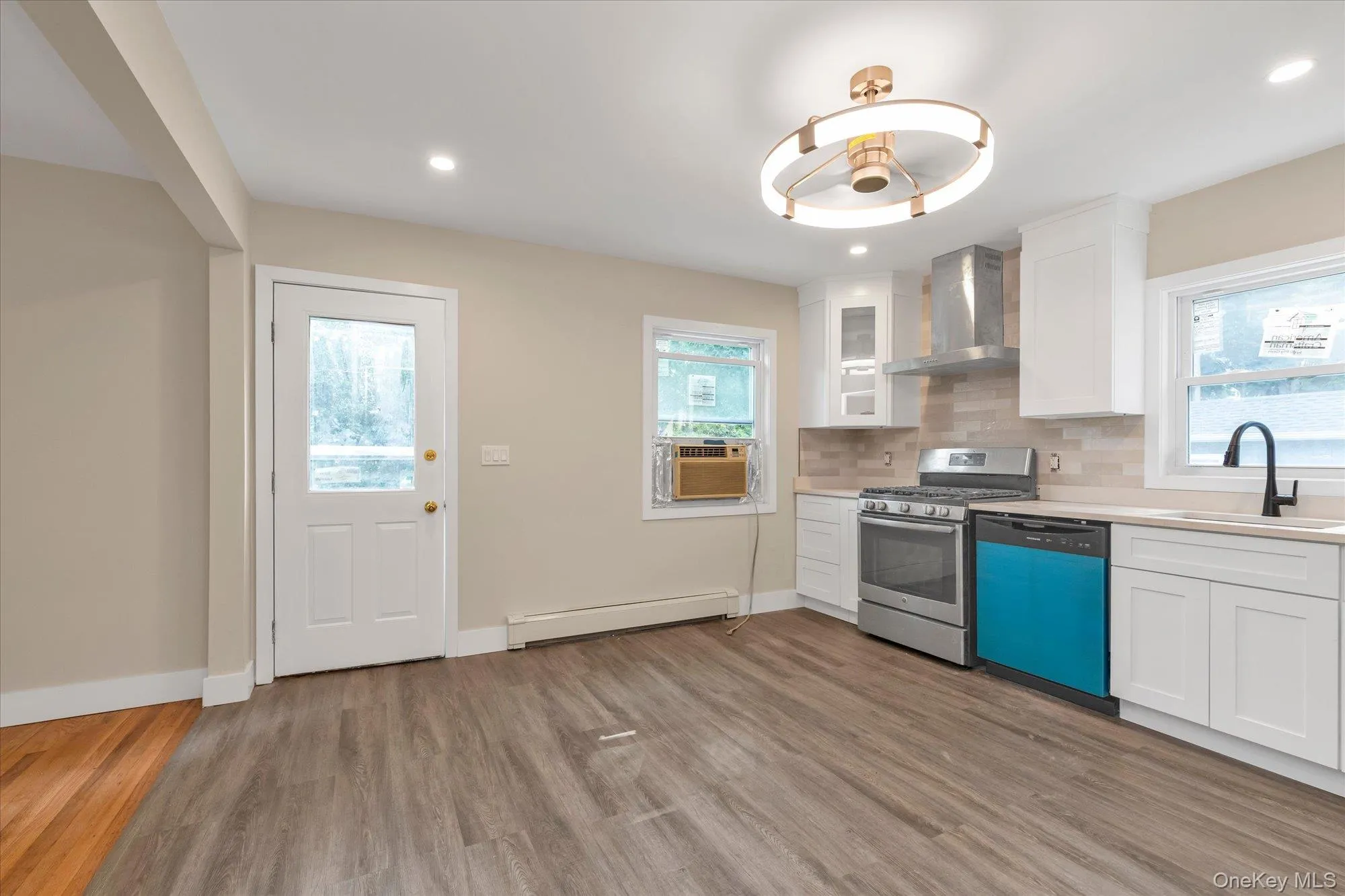 10 Stratton, Huntington, NY, 4 Bedrooms Bedrooms, 6 Rooms Rooms,2 BathroomsBathrooms,Residential Lease,For Rent,Stratton,0,1036831 10 Stratton, Huntington, NY, 4 Bedrooms Bedrooms, 6 Rooms Rooms,2 BathroomsBathrooms,Residential Lease,For Rent,Stratton,0,1036831