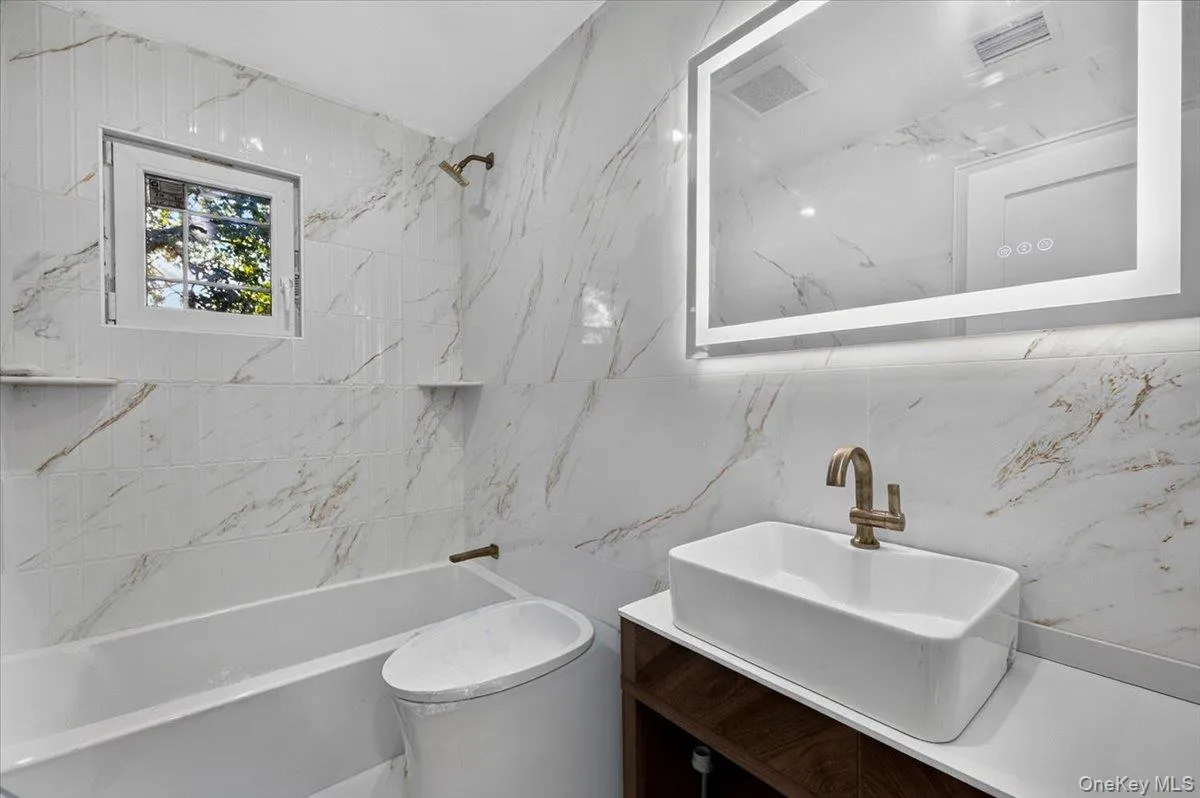 112 Old Oak Lane, Hempstead, NY, 5 Bedrooms Bedrooms, 6 Rooms Rooms,5 BathroomsBathrooms,Residential,For Rent,Old Oak,0,1036835 112 Old Oak Lane, Hempstead, NY, 5 Bedrooms Bedrooms, 6 Rooms Rooms,5 BathroomsBathrooms,Residential,For Rent,Old Oak,0,1036835
