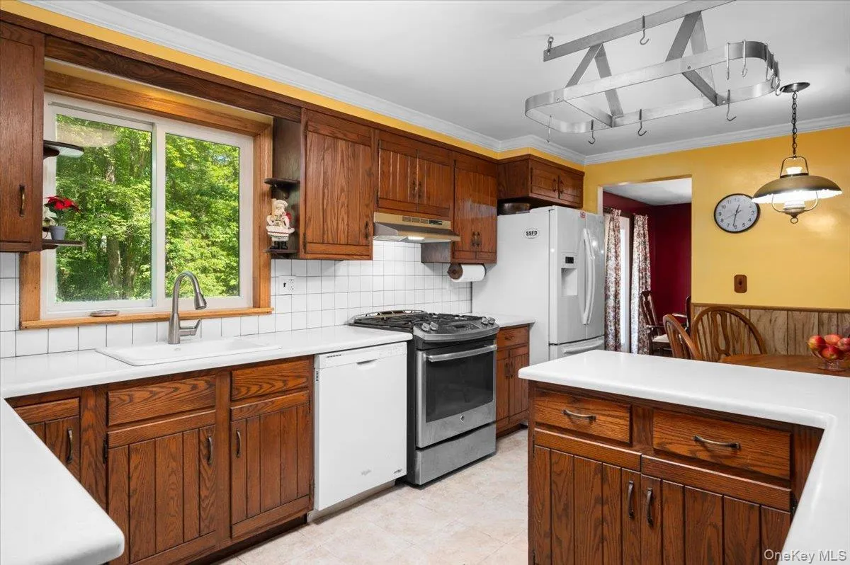 9 Laurel Road, Lewisboro, NY, 4 Bedrooms Bedrooms, 8 Rooms Rooms,1 BathroomBathrooms,Residential,For Rent,Laurel,0,1036838 9 Laurel Road, Lewisboro, NY, 4 Bedrooms Bedrooms, 8 Rooms Rooms,1 BathroomBathrooms,Residential,For Rent,Laurel,0,1036838