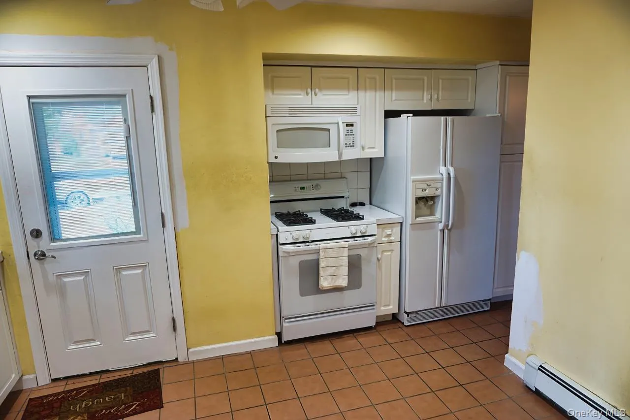 108 Glen Road, Babylon, NY, 3 Bedrooms Bedrooms, 5 Rooms Rooms,1 BathroomBathrooms,Residential,For Rent,Glen,0,1036839 108 Glen Road, Babylon, NY, 3 Bedrooms Bedrooms, 5 Rooms Rooms,1 BathroomBathrooms,Residential,For Rent,Glen,0,1036839