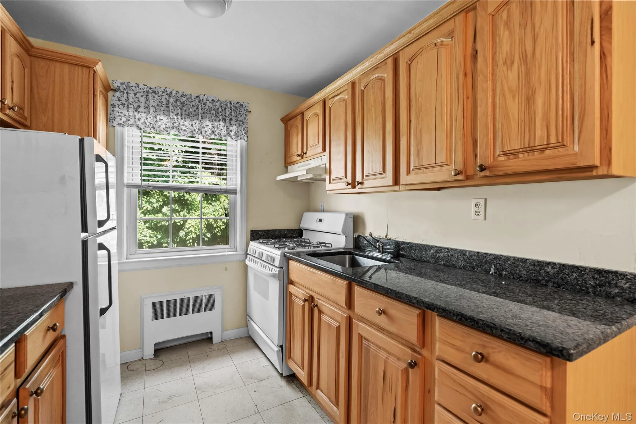 17 Robins Crescent, New Rochelle, NY, 1 Bedroom Bedrooms, 3 Rooms Rooms,1 BathroomBathrooms,Residential,For Rent,Robins,0,1036843 17 Robins Crescent, New Rochelle, NY, 1 Bedroom Bedrooms, 3 Rooms Rooms,1 BathroomBathrooms,Residential,For Rent,Robins,0,1036843