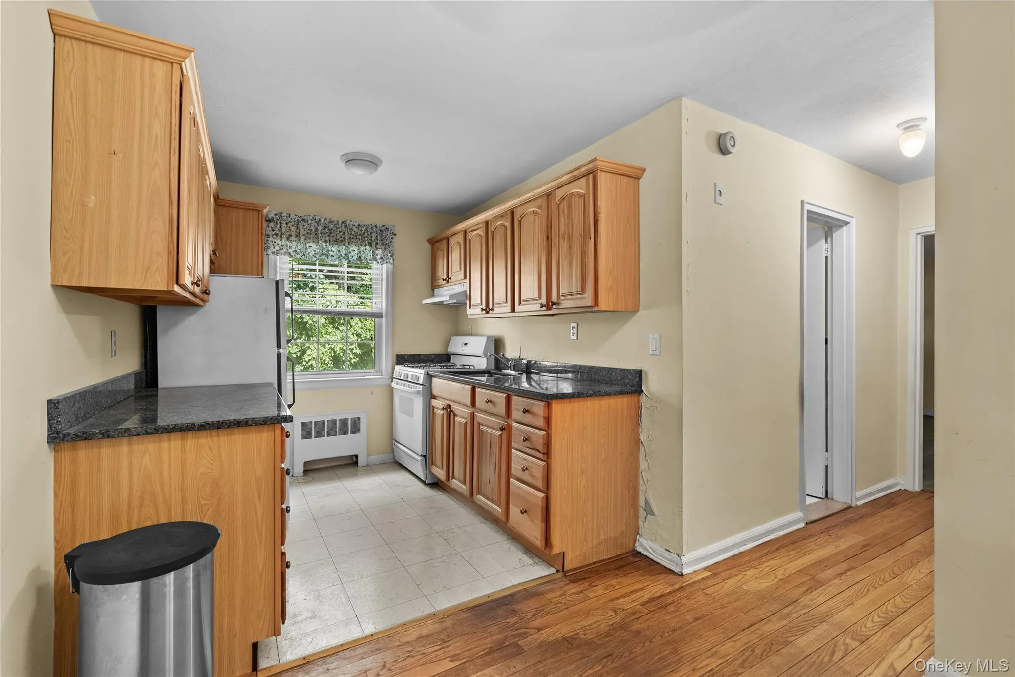 17 Robins Crescent, New Rochelle, NY, 1 Bedroom Bedrooms, 3 Rooms Rooms,1 BathroomBathrooms,Residential,For Rent,Robins,0,1036843 17 Robins Crescent, New Rochelle, NY, 1 Bedroom Bedrooms, 3 Rooms Rooms,1 BathroomBathrooms,Residential,For Rent,Robins,0,1036843
