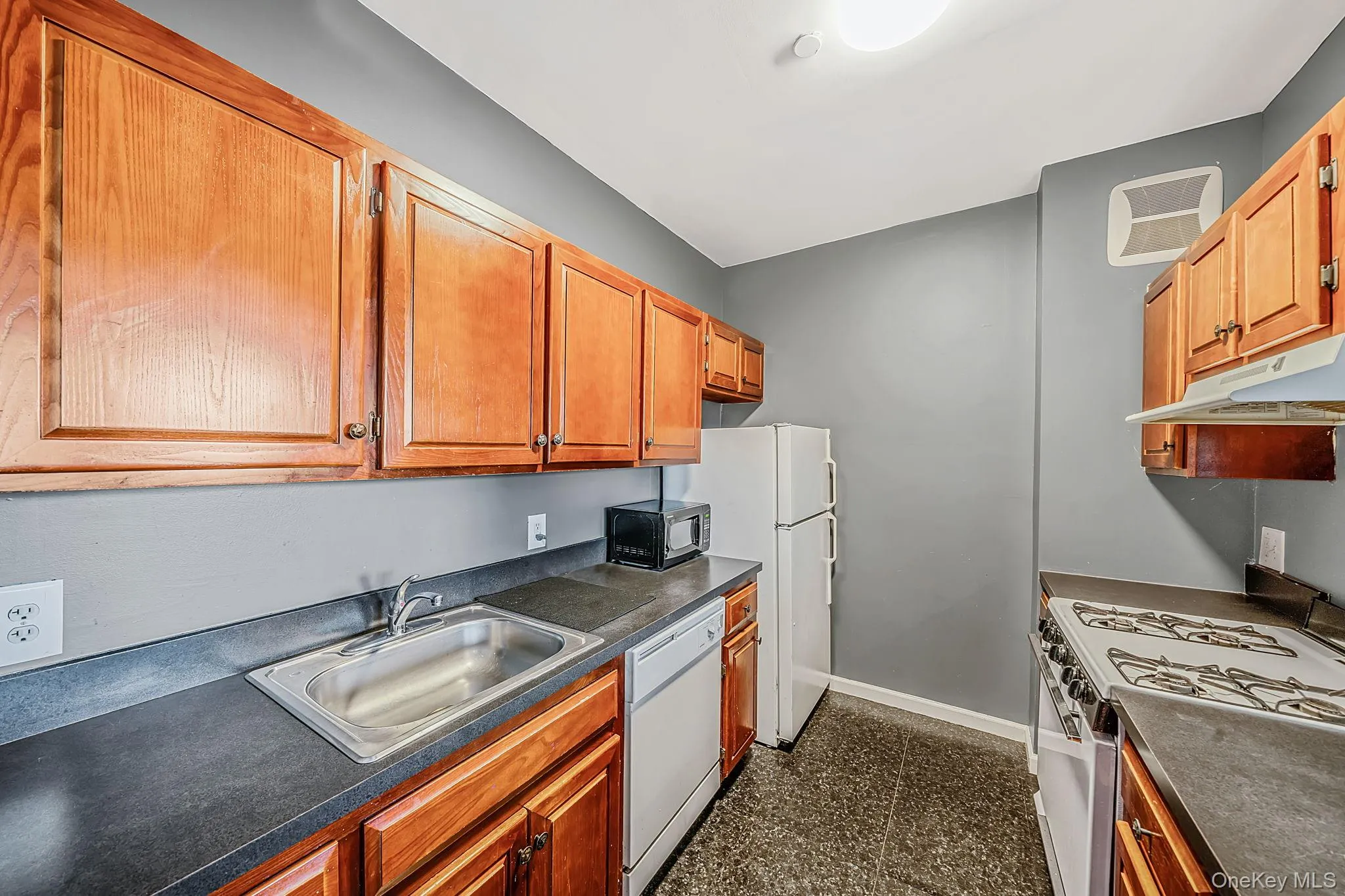 821 Prospect Avenue, North Hempstead, NY, 5 Bedrooms Bedrooms, 10 Rooms Rooms,3 BathroomsBathrooms,Residential,For Rent,Prospect,0,1036844 821 Prospect Avenue, North Hempstead, NY, 5 Bedrooms Bedrooms, 10 Rooms Rooms,3 BathroomsBathrooms,Residential,For Rent,Prospect,0,1036844