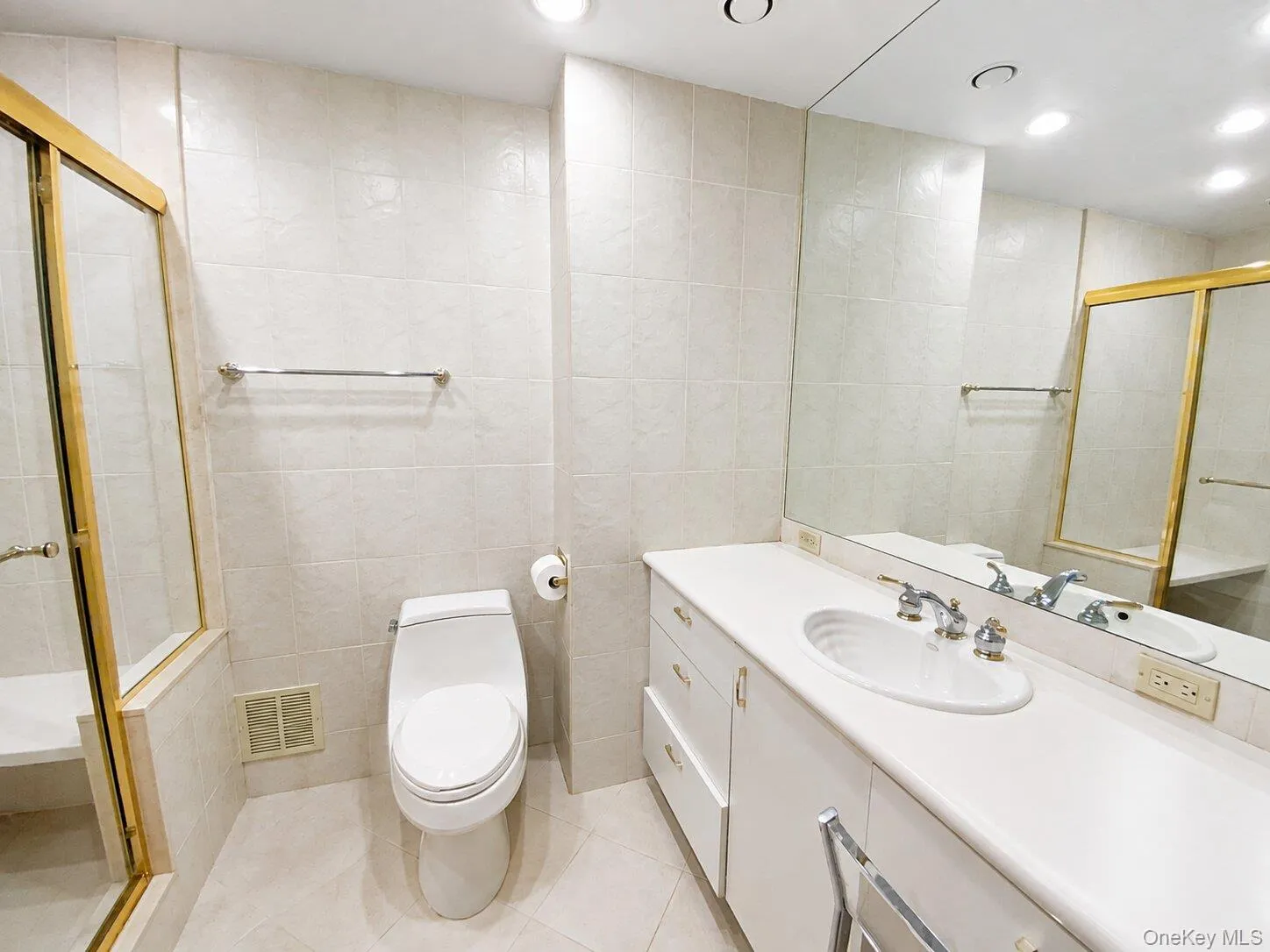 27110 Grand Central Parkway, New York, NY, 2 Bedrooms Bedrooms, 5 Rooms Rooms,2 BathroomsBathrooms,Residential,For Rent,Grand Central,0,1036845 27110 Grand Central Parkway, New York, NY, 2 Bedrooms Bedrooms, 5 Rooms Rooms,2 BathroomsBathrooms,Residential,For Rent,Grand Central,0,1036845
