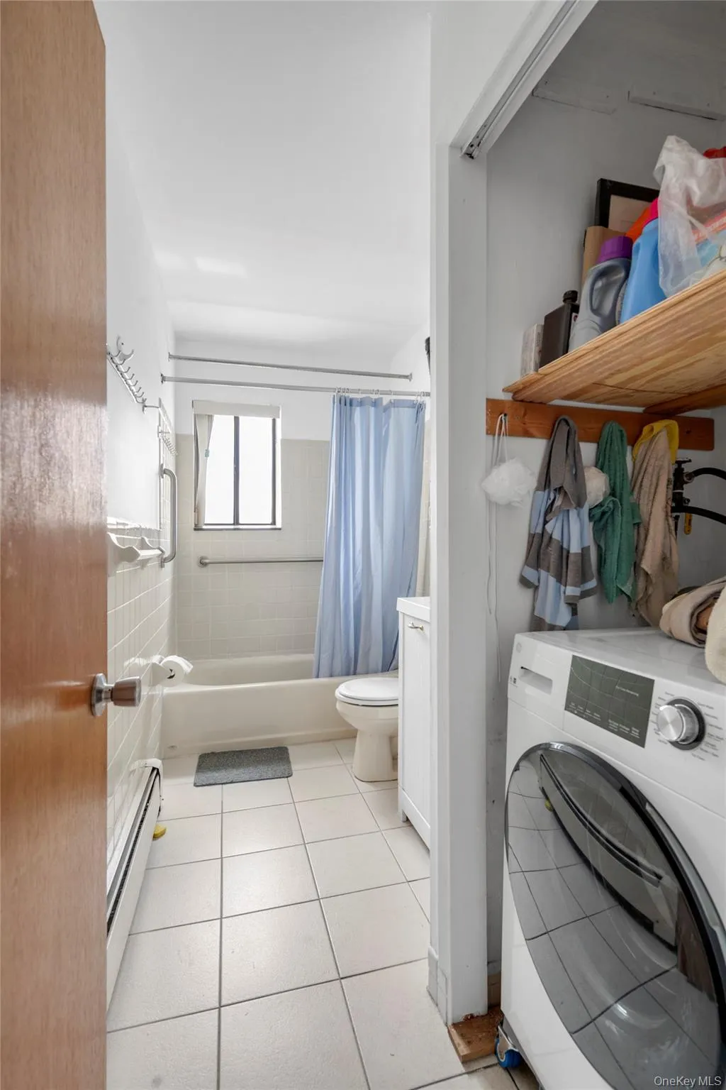 74-49 Calamus Avenue, New York, NY, 3 Bedrooms Bedrooms, 6 Rooms Rooms,1 BathroomBathrooms,Residential,For Rent,Calamus,0,1036853 74-49 Calamus Avenue, New York, NY, 3 Bedrooms Bedrooms, 6 Rooms Rooms,1 BathroomBathrooms,Residential,For Rent,Calamus,0,1036853