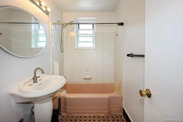 120 Horton Highway, North Hempstead, NY, 3 Rooms Rooms,1 BathroomBathrooms,Residential,For Rent,Horton,0,1036854 120 Horton Highway, North Hempstead, NY, 3 Rooms Rooms,1 BathroomBathrooms,Residential,For Rent,Horton,0,1036854